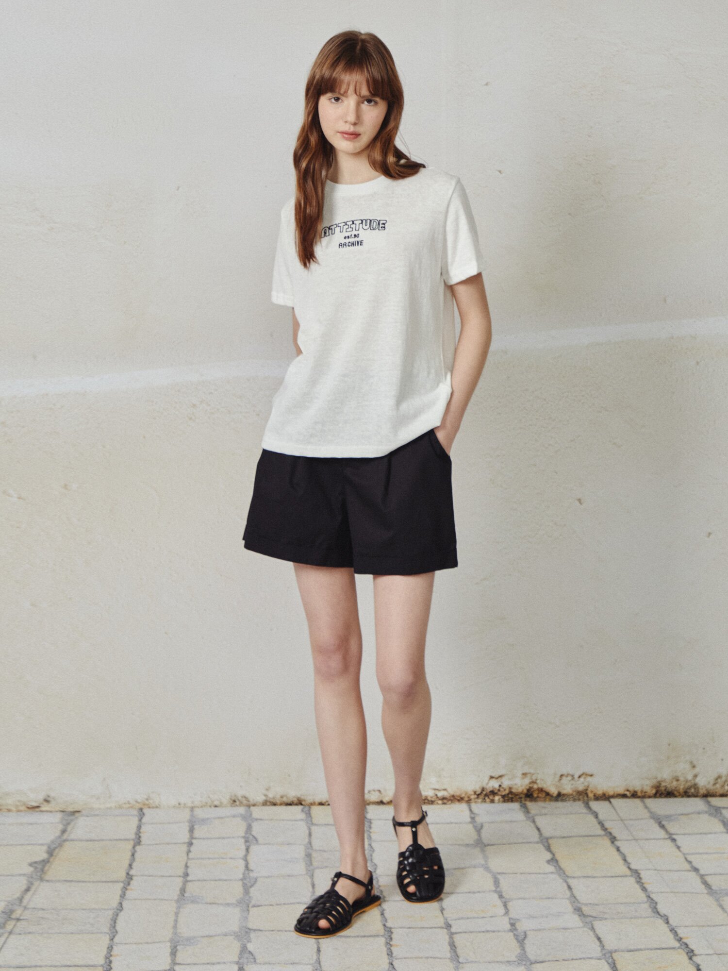 코튼 블렌드 자수 라운드넥 티셔츠 (WHITE)