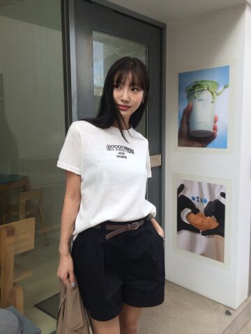 코튼 블렌드 자수 라운드넥 티셔츠 