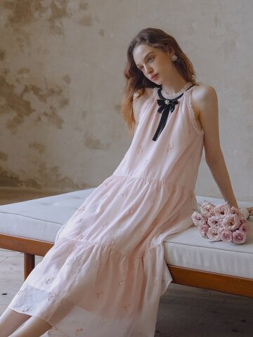 5/7 예약배송_LB_Beaded halter neck tiered dress