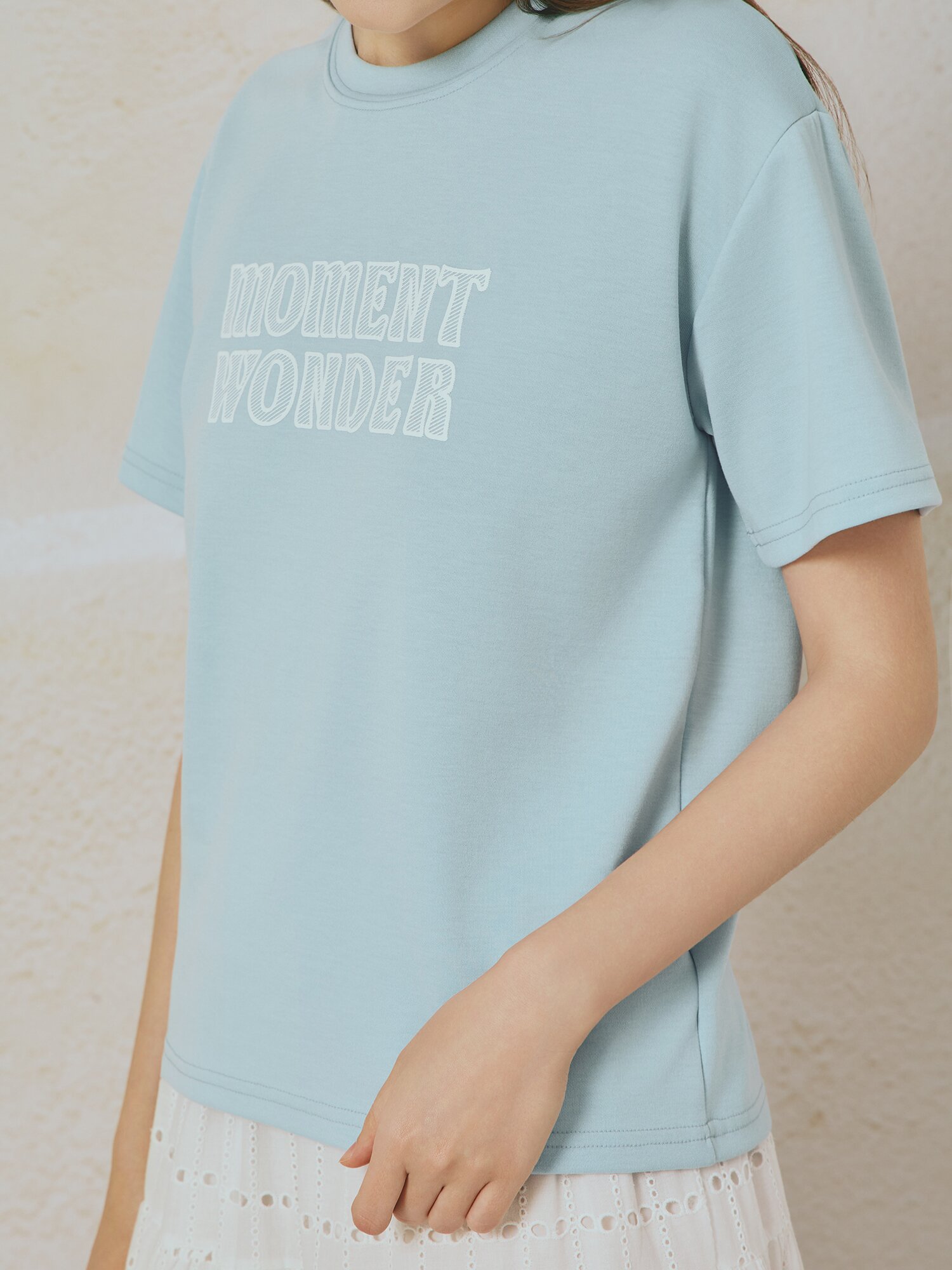 스판 블렌드 자수 라운드넥 티셔츠 (LIGHT BLUE)