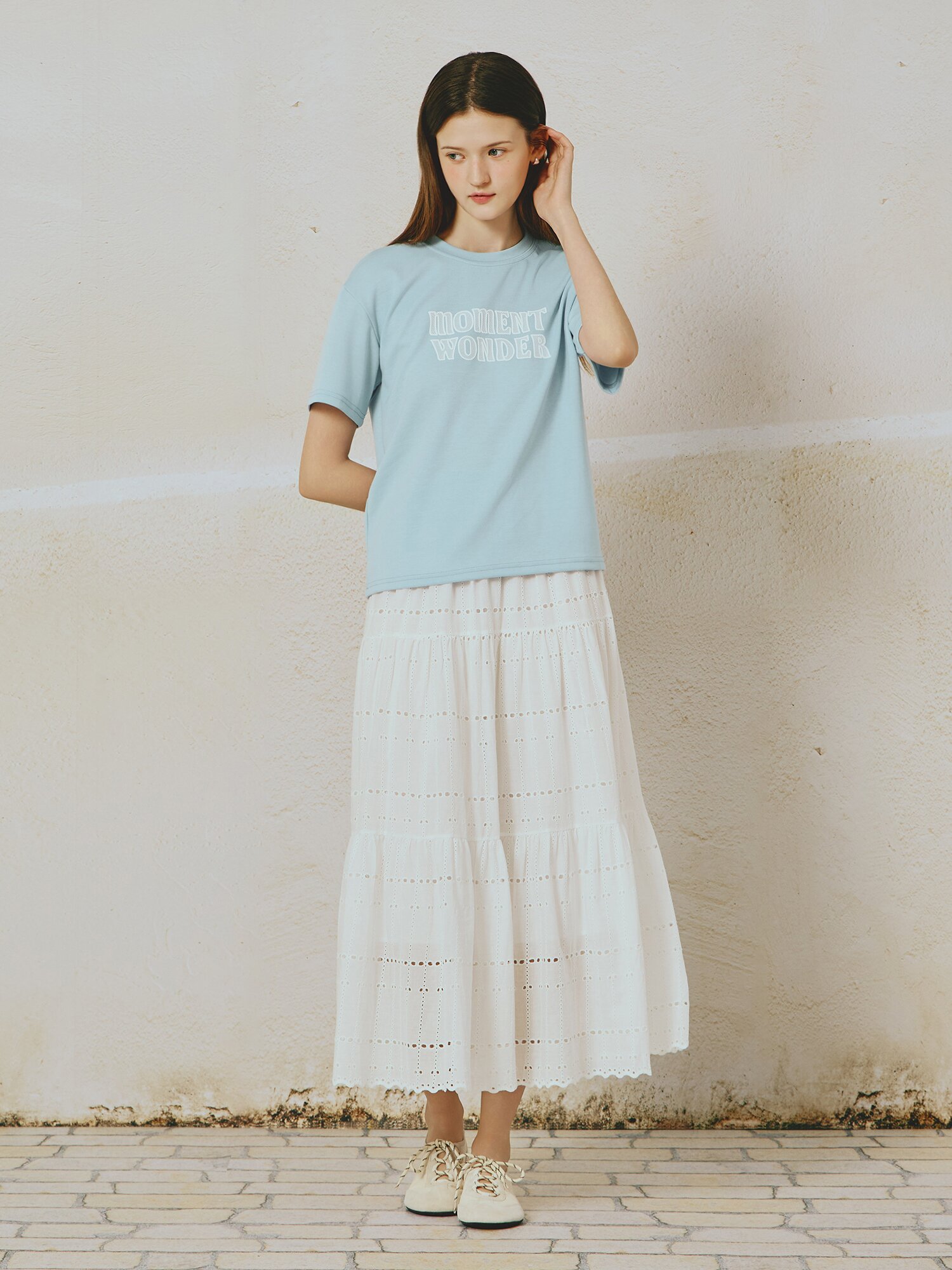 스판 블렌드 자수 라운드넥 티셔츠 (LIGHT BLUE)