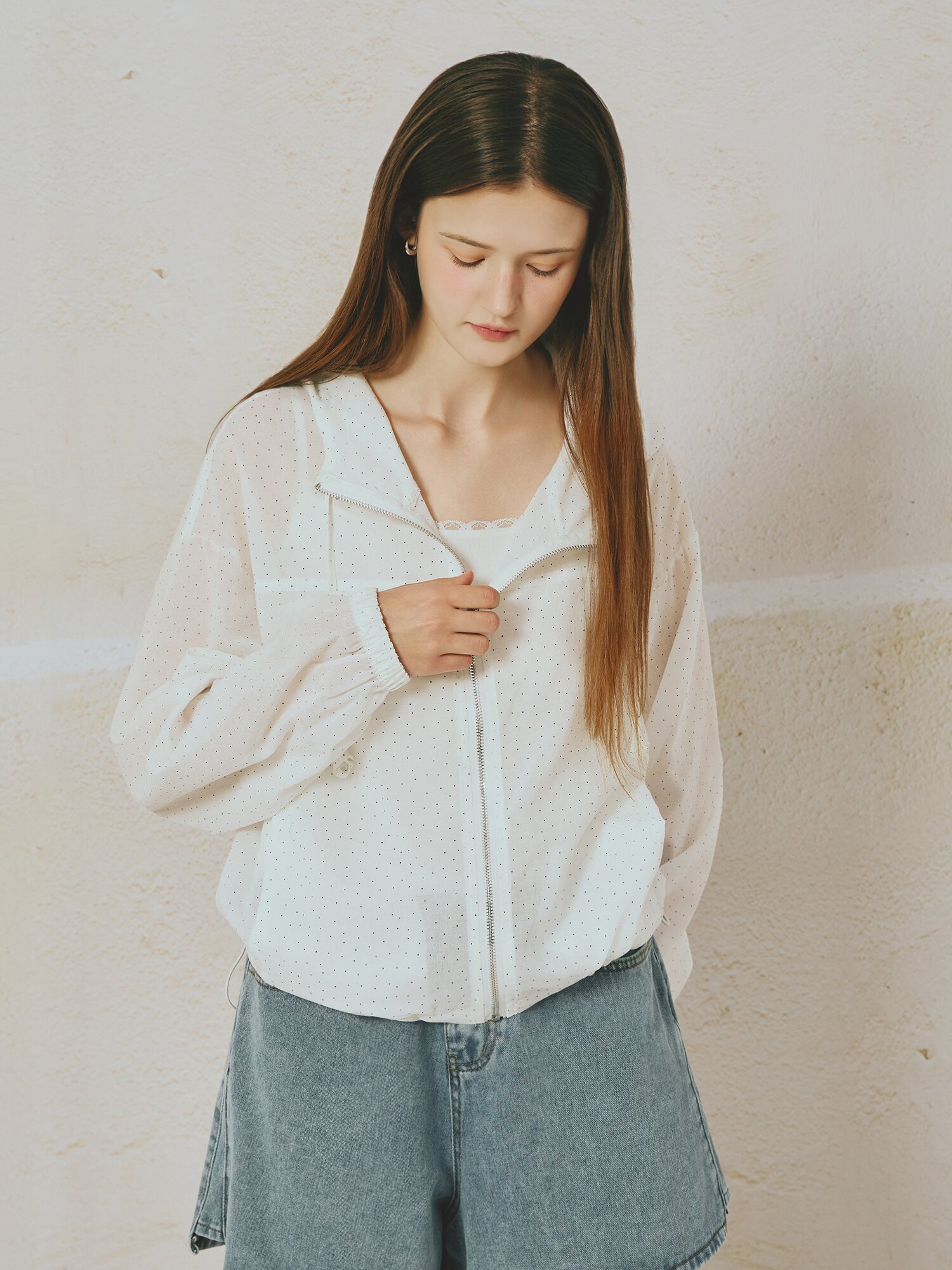 도트 패턴 후드넥 스트링 집업 점퍼 (WHITE)