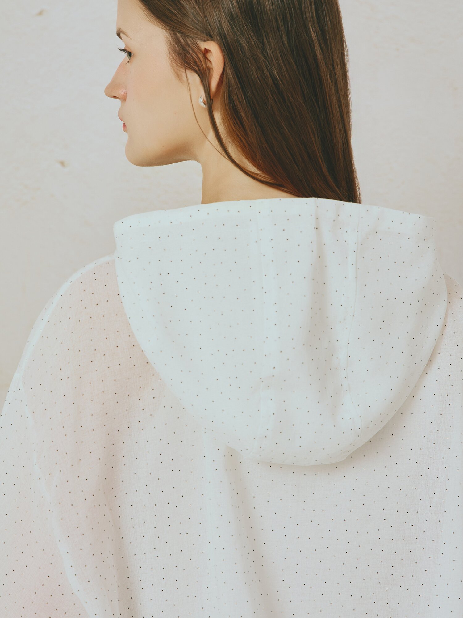 도트 패턴 후드넥 스트링 집업 점퍼 (WHITE)