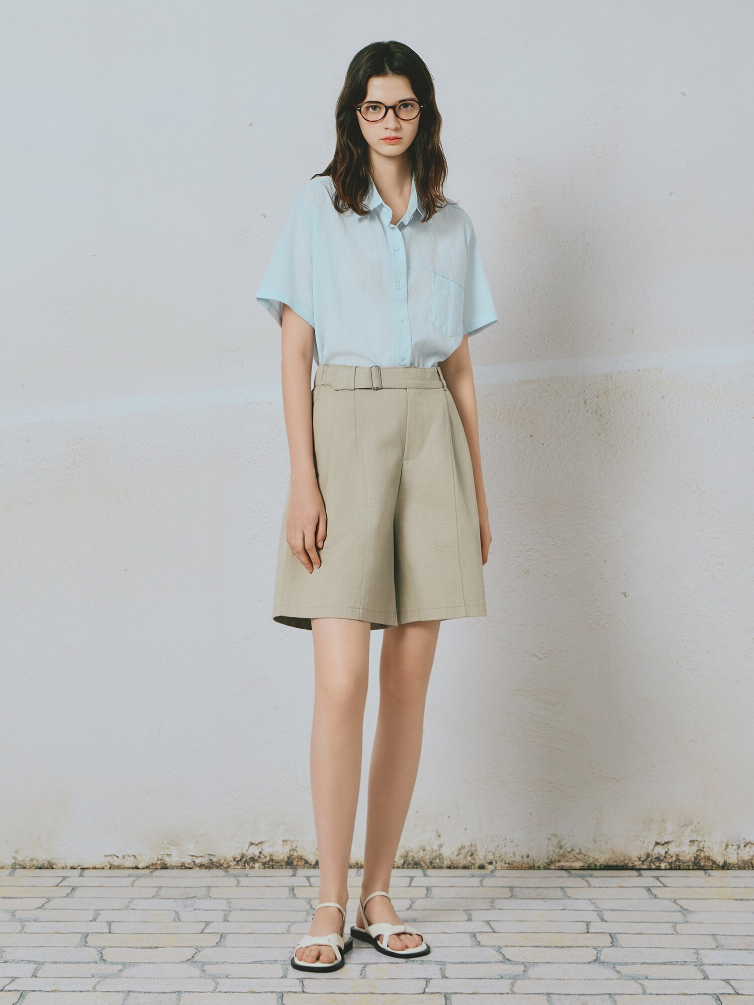 투 턱 벨티드 와이드핏 숏 팬츠 (BEIGE)