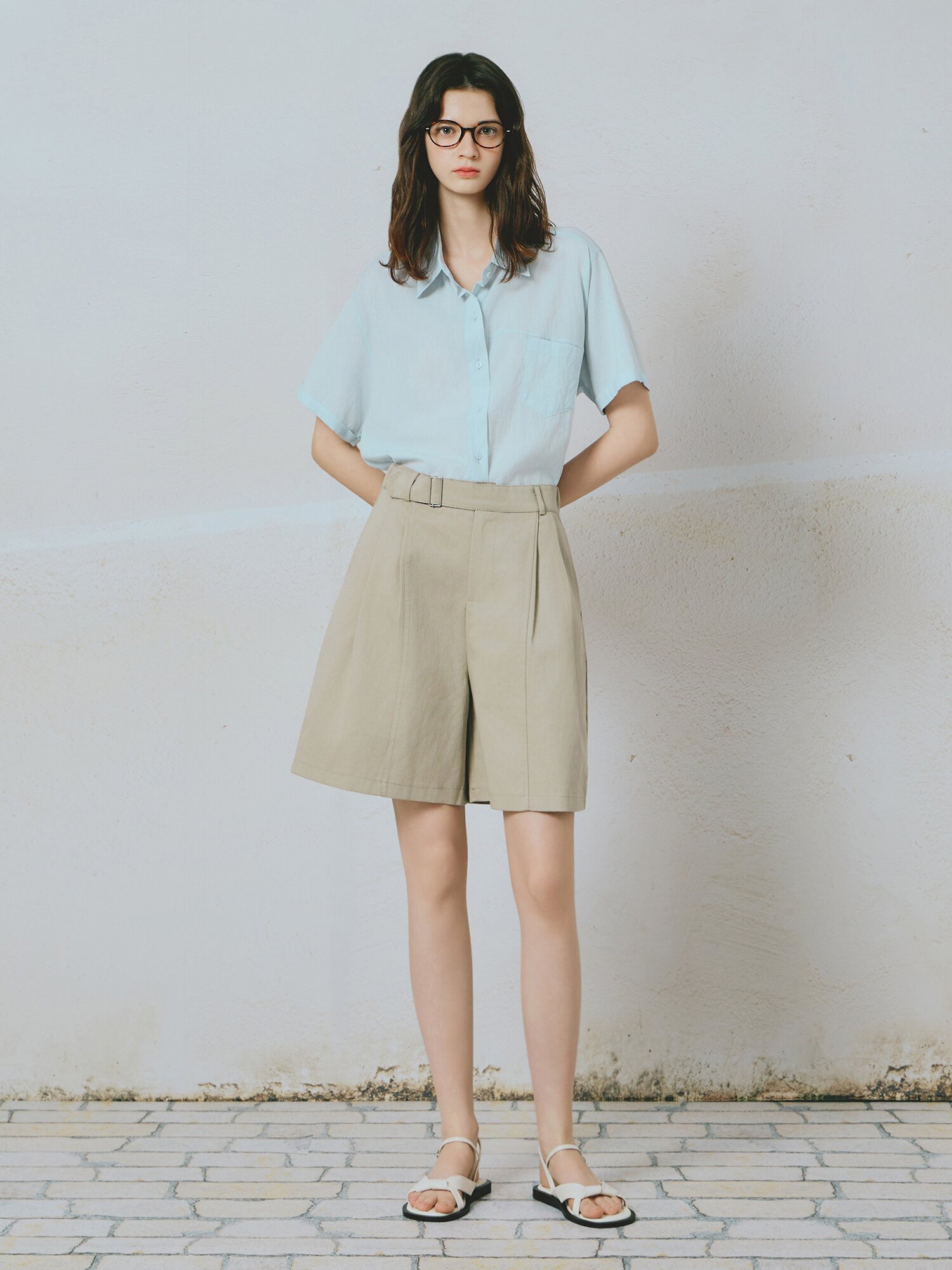 투 턱 벨티드 와이드핏 숏 팬츠 (BEIGE)