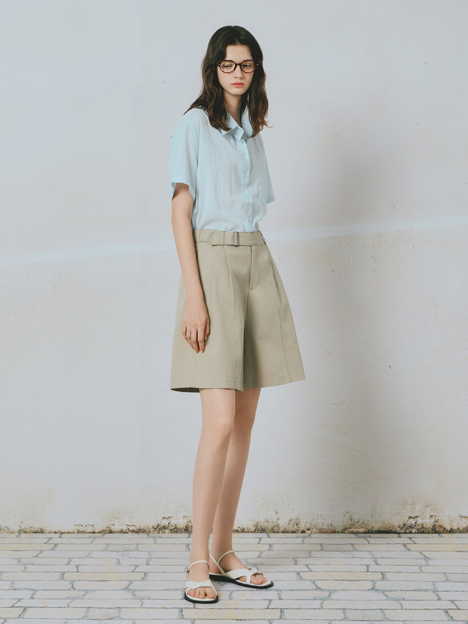투 턱 벨티드 와이드핏 숏 팬츠 (BEIGE)