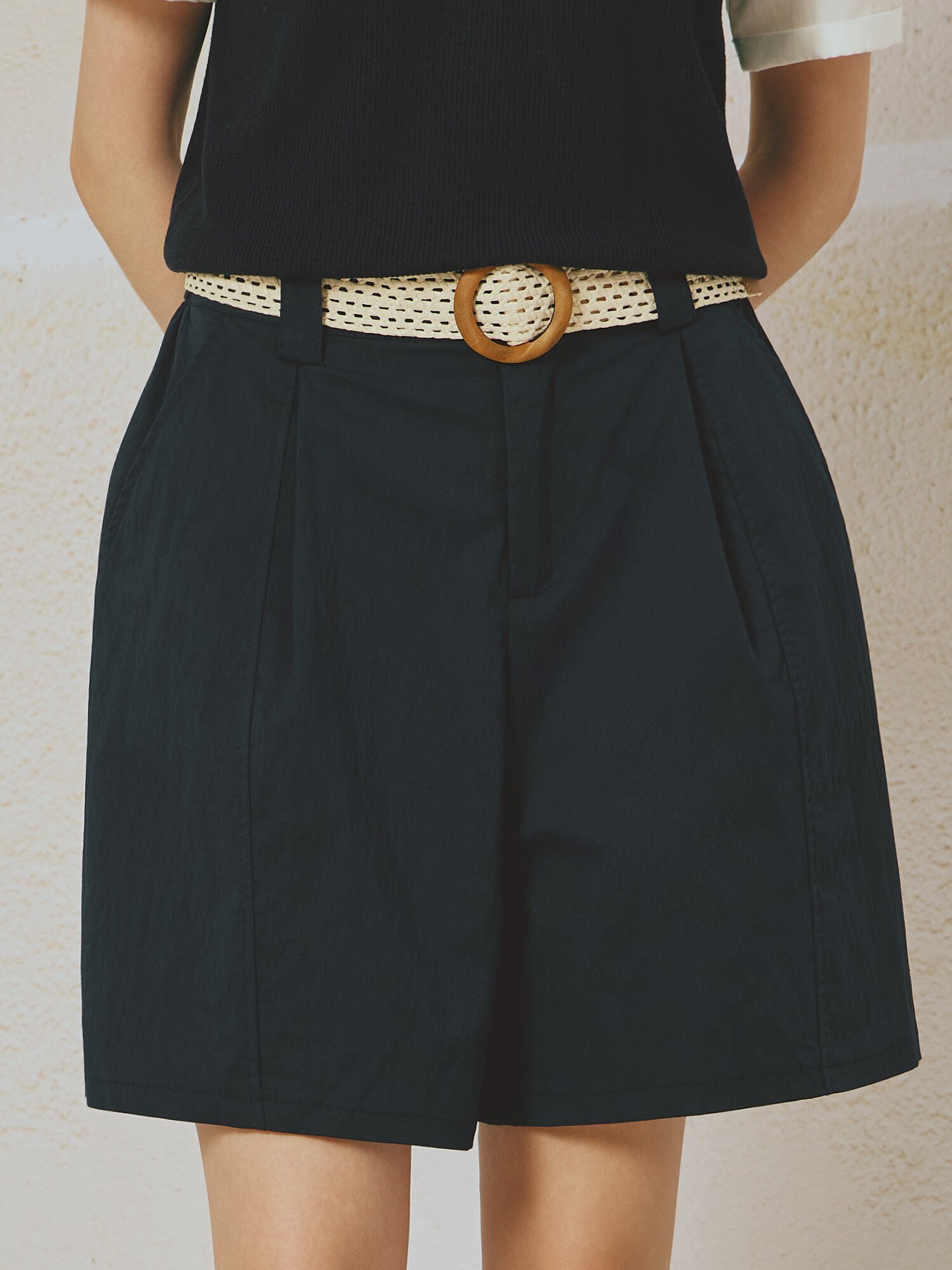 라탄 벨티드 원 턱 숏 팬츠 (NAVY)