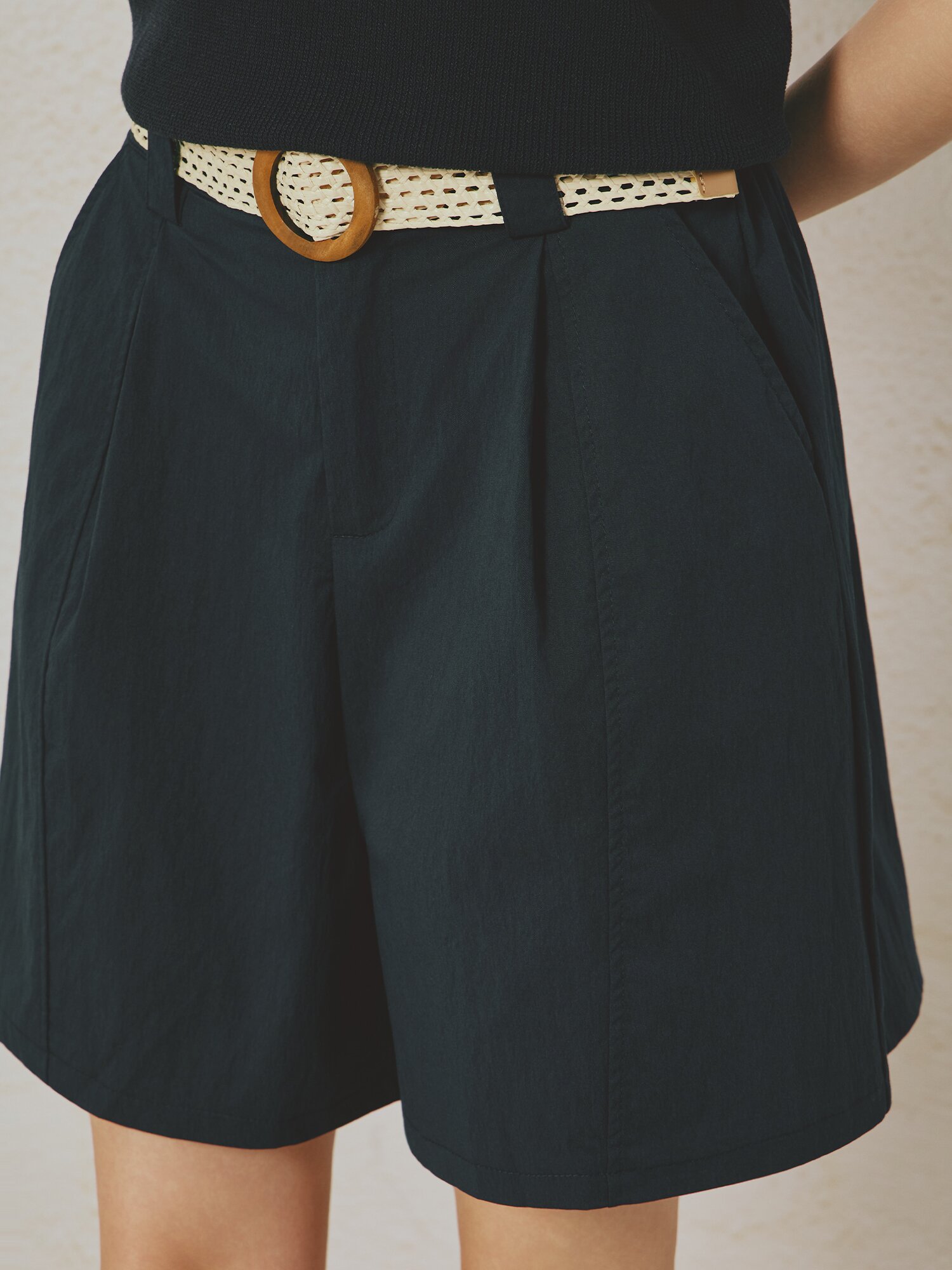 라탄 벨티드 원 턱 숏 팬츠 (NAVY)