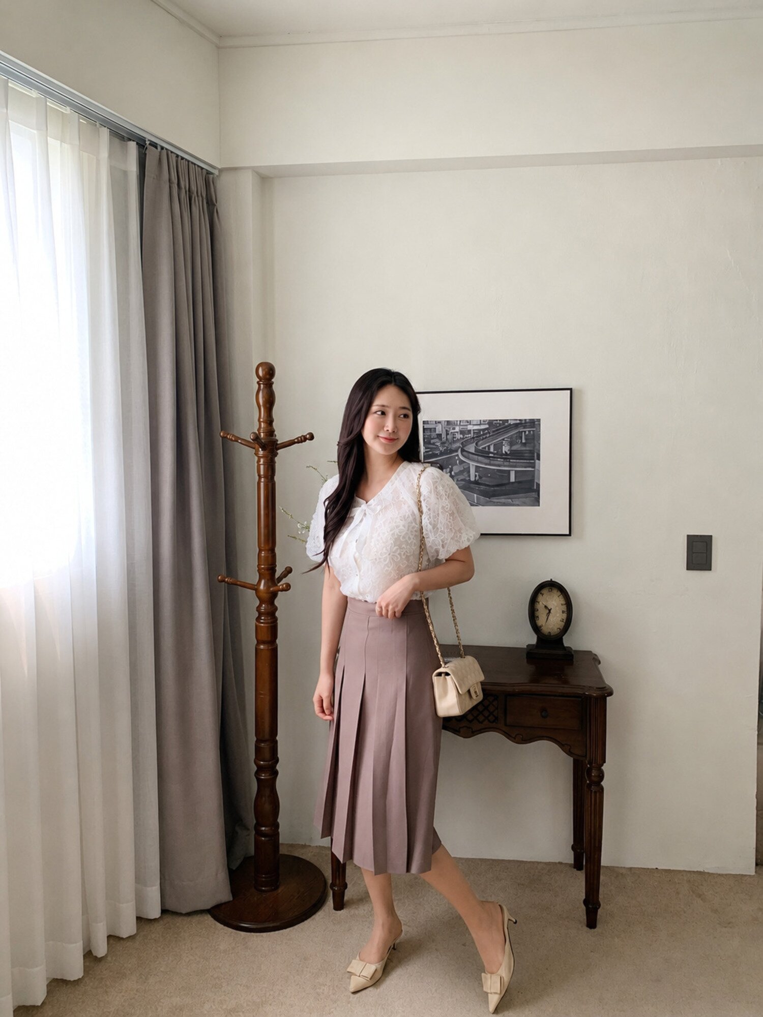 언밸런스 플리츠 미디 스커트 (LIGHT BROWN)