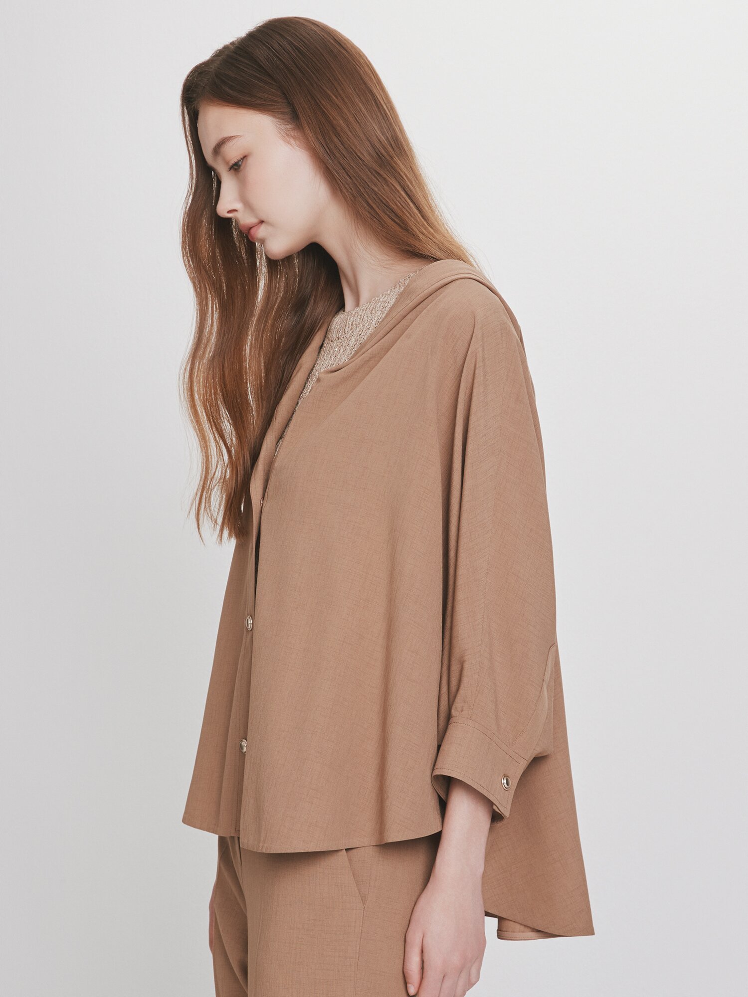 오버핏 언밸런스 후드 케이프 재킷 (CAMEL)