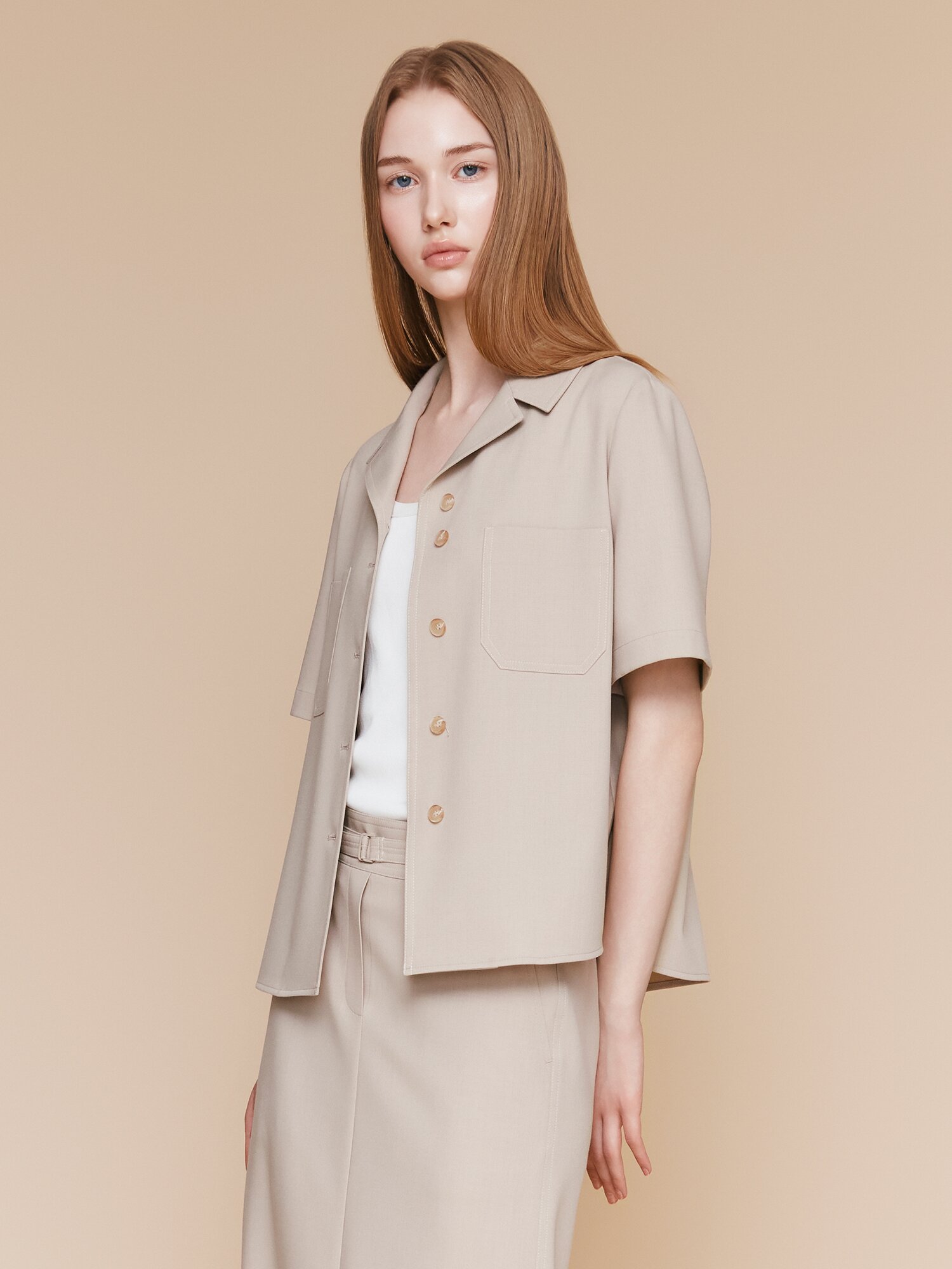 루즈핏 포켓 오픈 칼라 블라우스 (BEIGE)