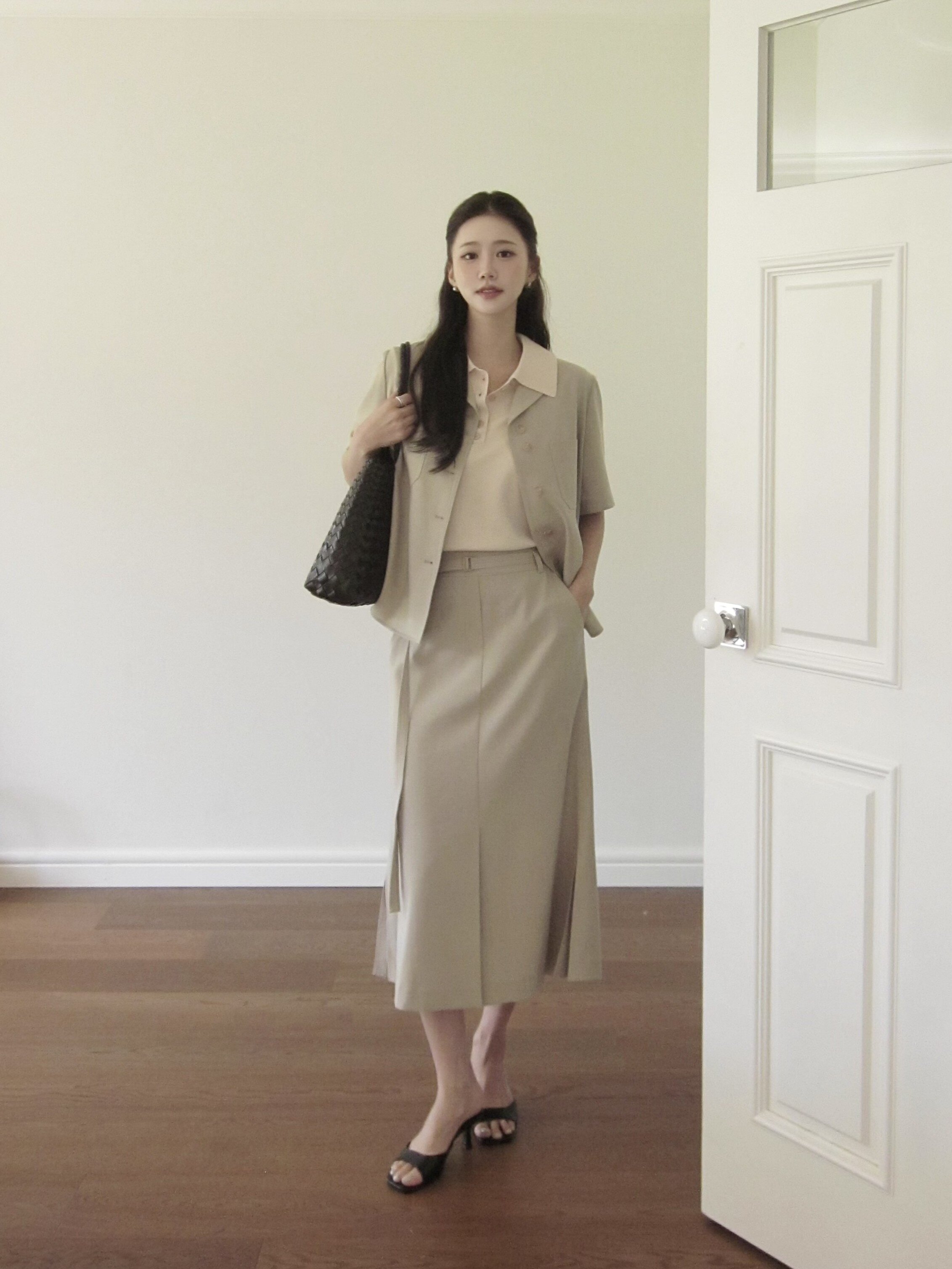 루즈핏 포켓 오픈 칼라 블라우스 (BEIGE)