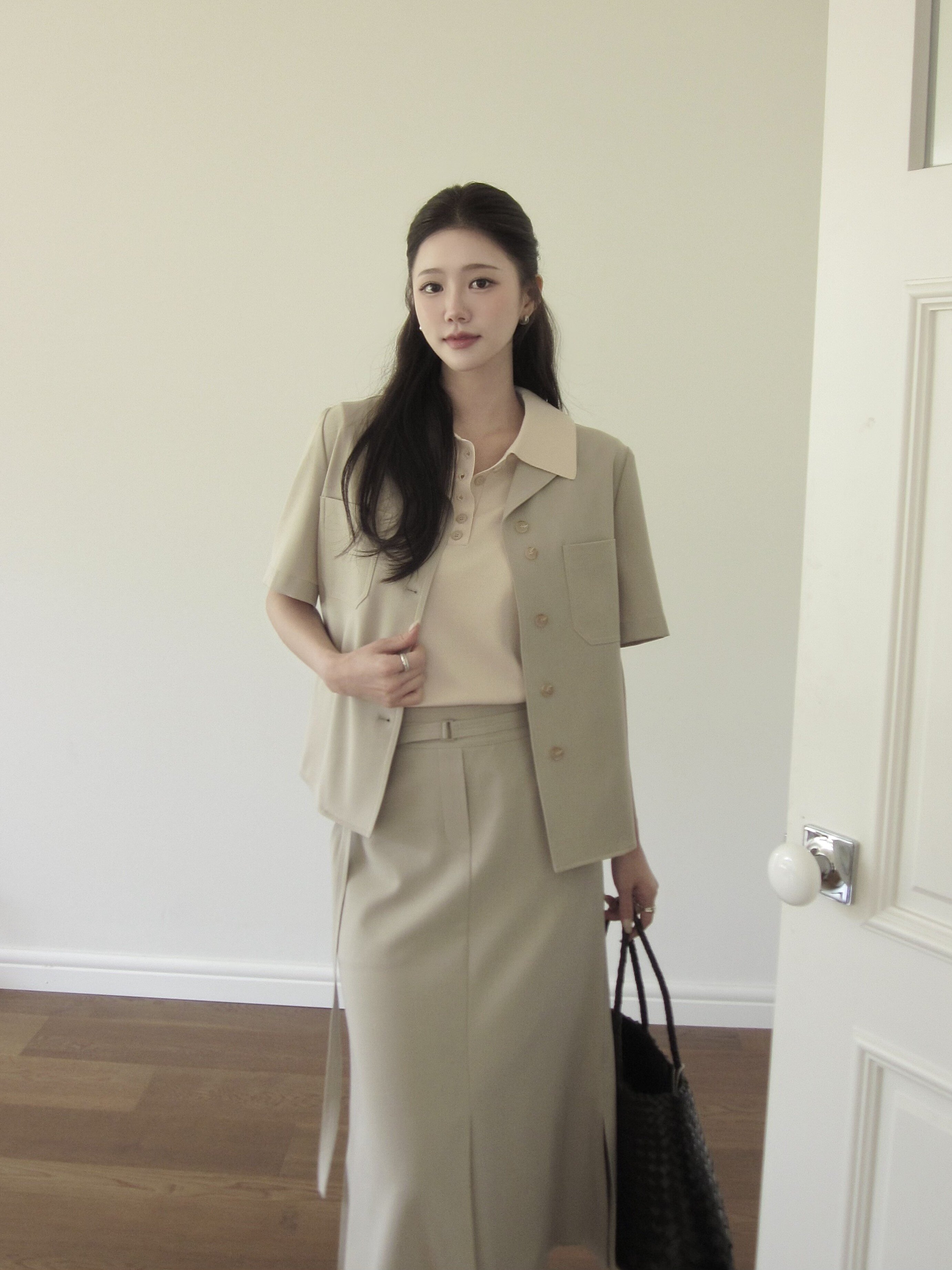 루즈핏 포켓 오픈 칼라 블라우스 (BEIGE)