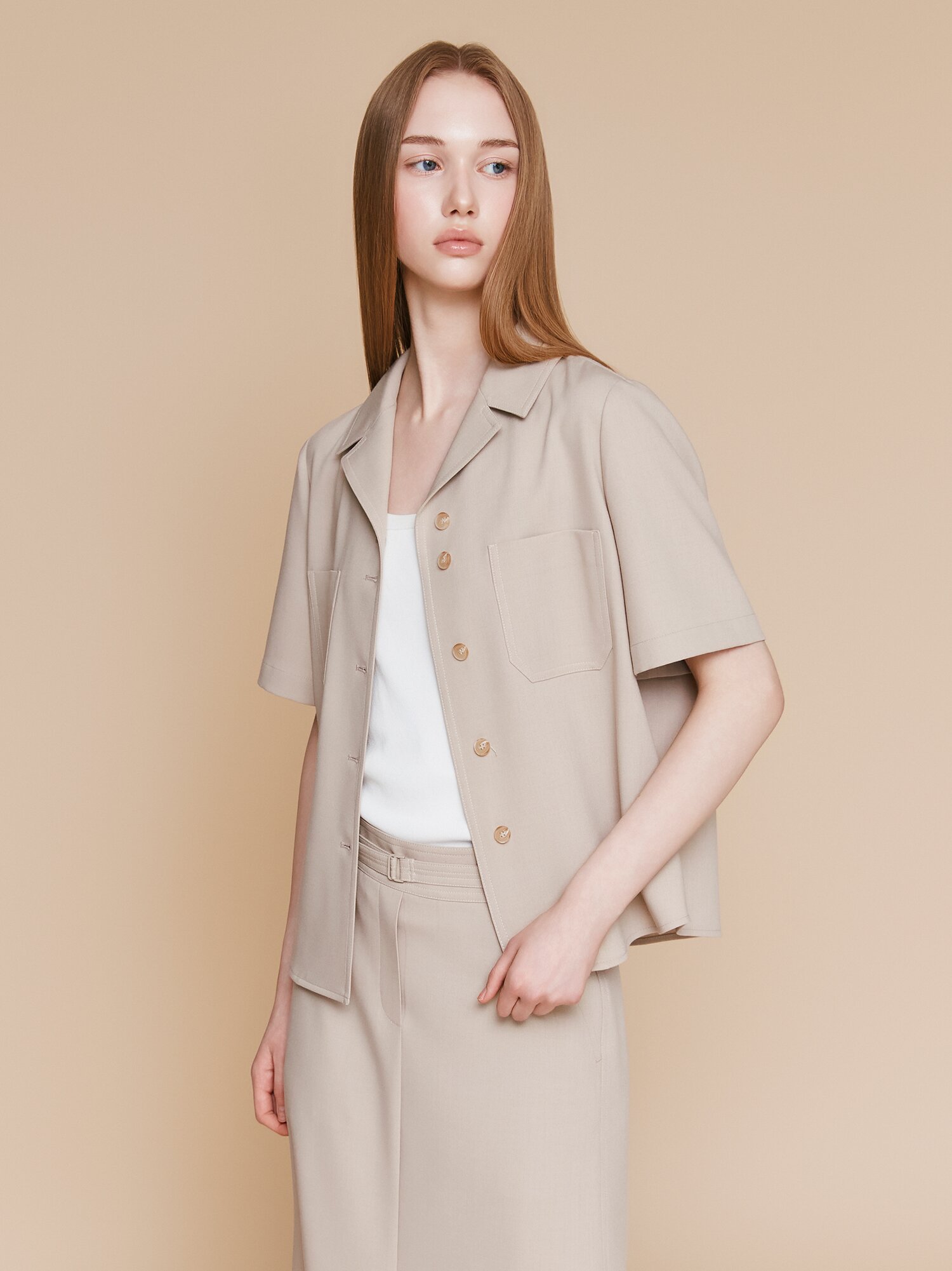 루즈핏 포켓 오픈 칼라 블라우스 (BEIGE)