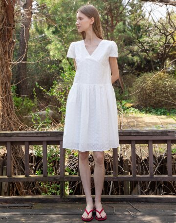 [6/9 예약배송] Eyelet lace dress_White