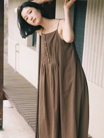 Pintuck Button Slip Dress_BROWN