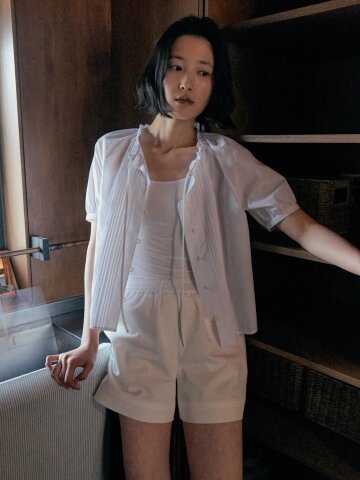 Pintuck Strap Half Sleeve Blouse_WHITE