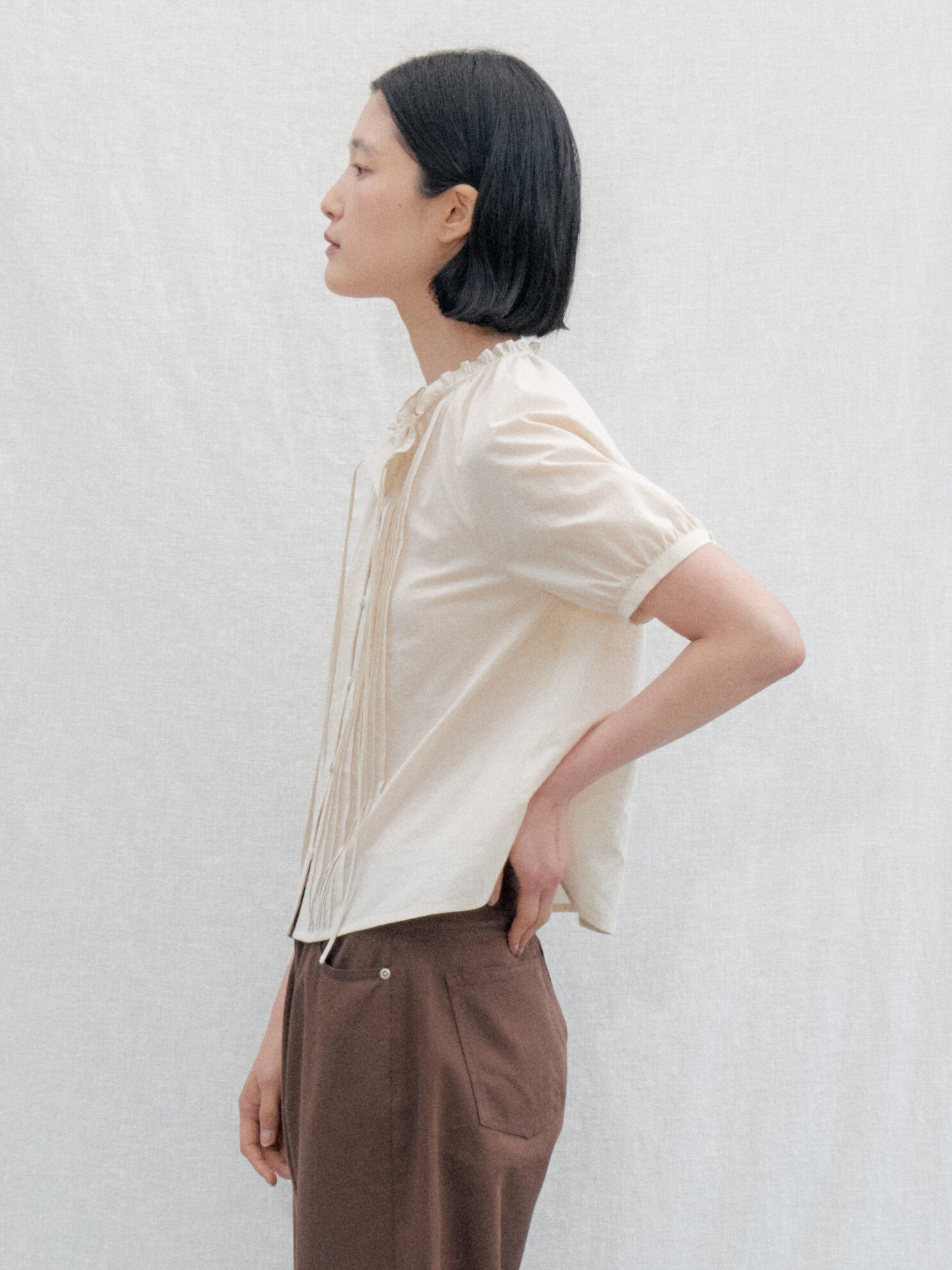 Pintuck Strap Half Sleeve Blouse_LIGHT BEIGE