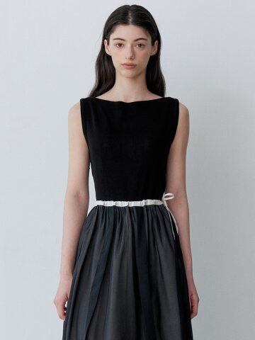 BOAT NECK SLEEVELESS KNIT (BK)