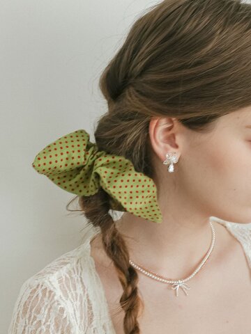 DD_Daily red dot hair scrunchie_KHAKI