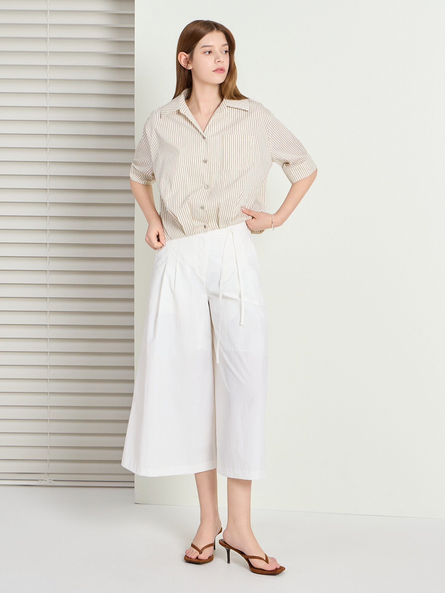 벨트 백 밴딩 퀼로트 크롭 팬츠 (WHITE)