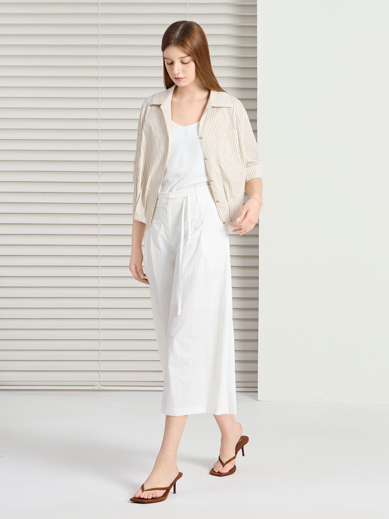 벨트 백 밴딩 퀼로트 크롭 팬츠 (WHITE)
