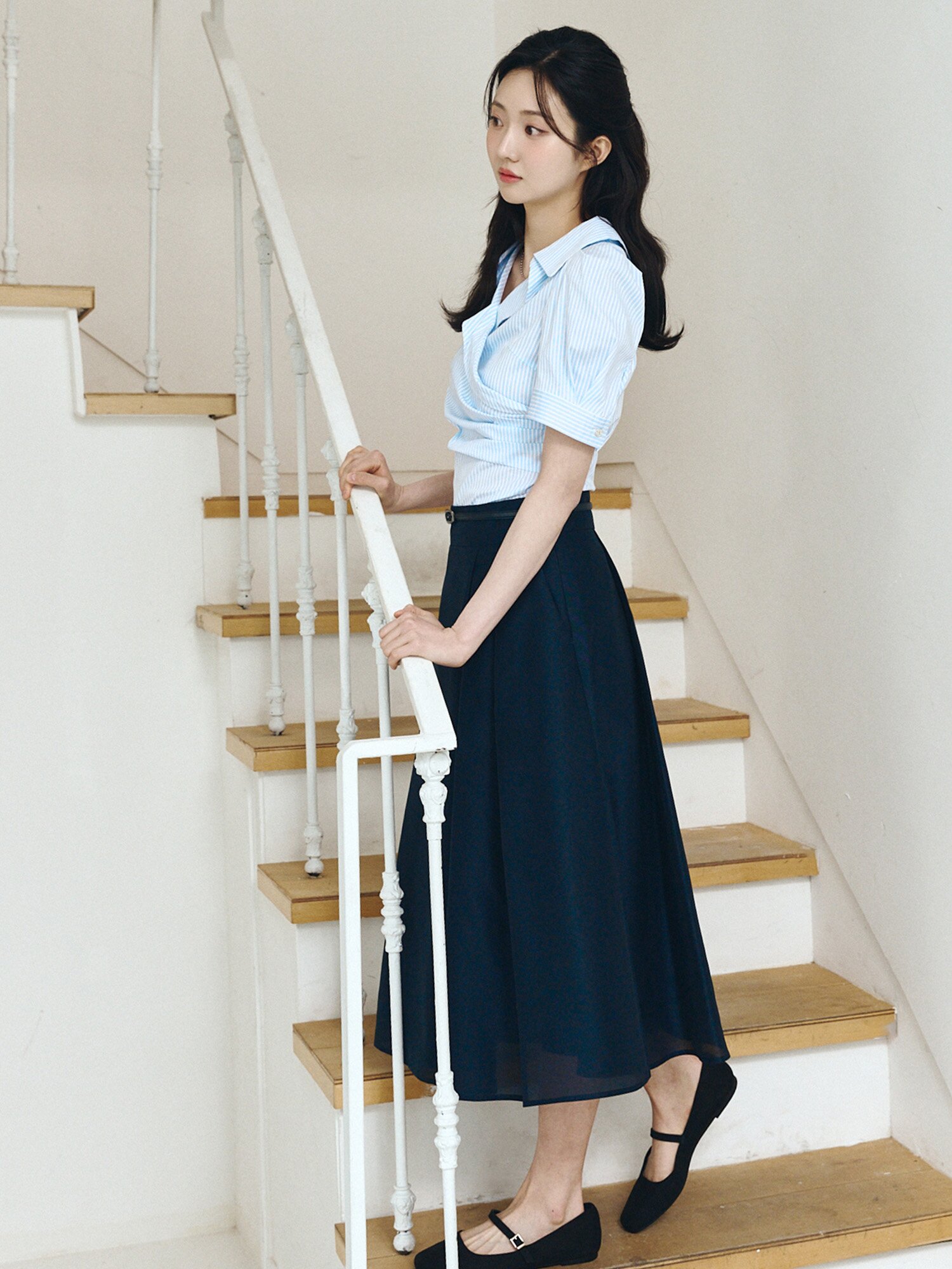 벨티드 새틴 플레어 스커트 (NAVY)