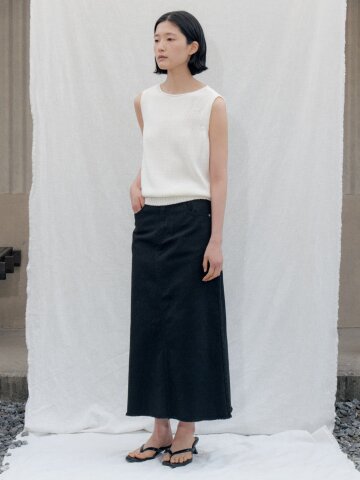 Edge Cutting Denim Skirt_BLACK