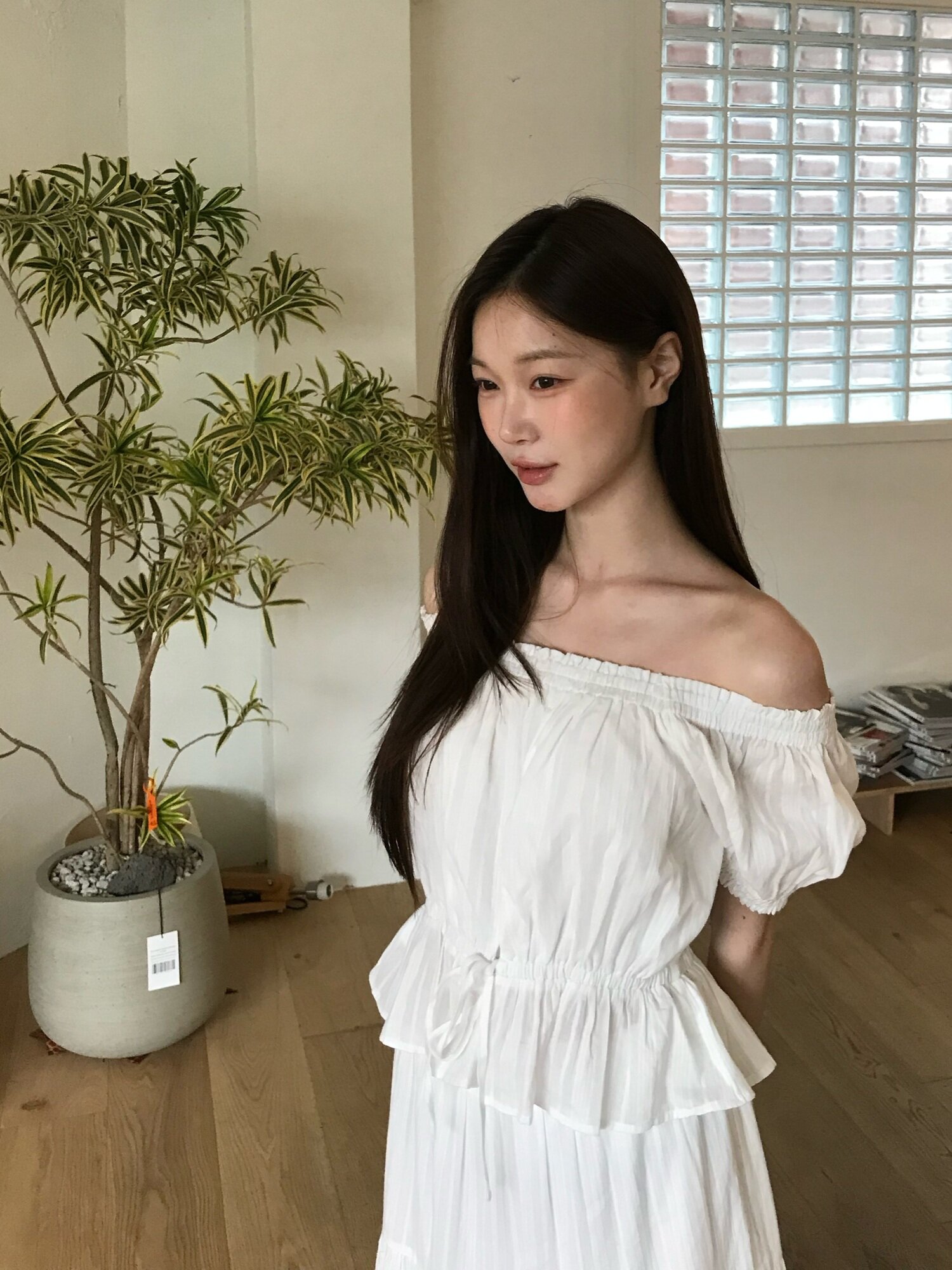 레이스 셔링 블라우스 / 화이트