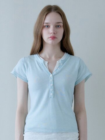 SLIT SOFT BUTTON HALF KNIT_SKYBLUE