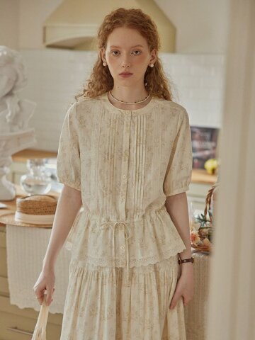 PM_Feminine floral blouse