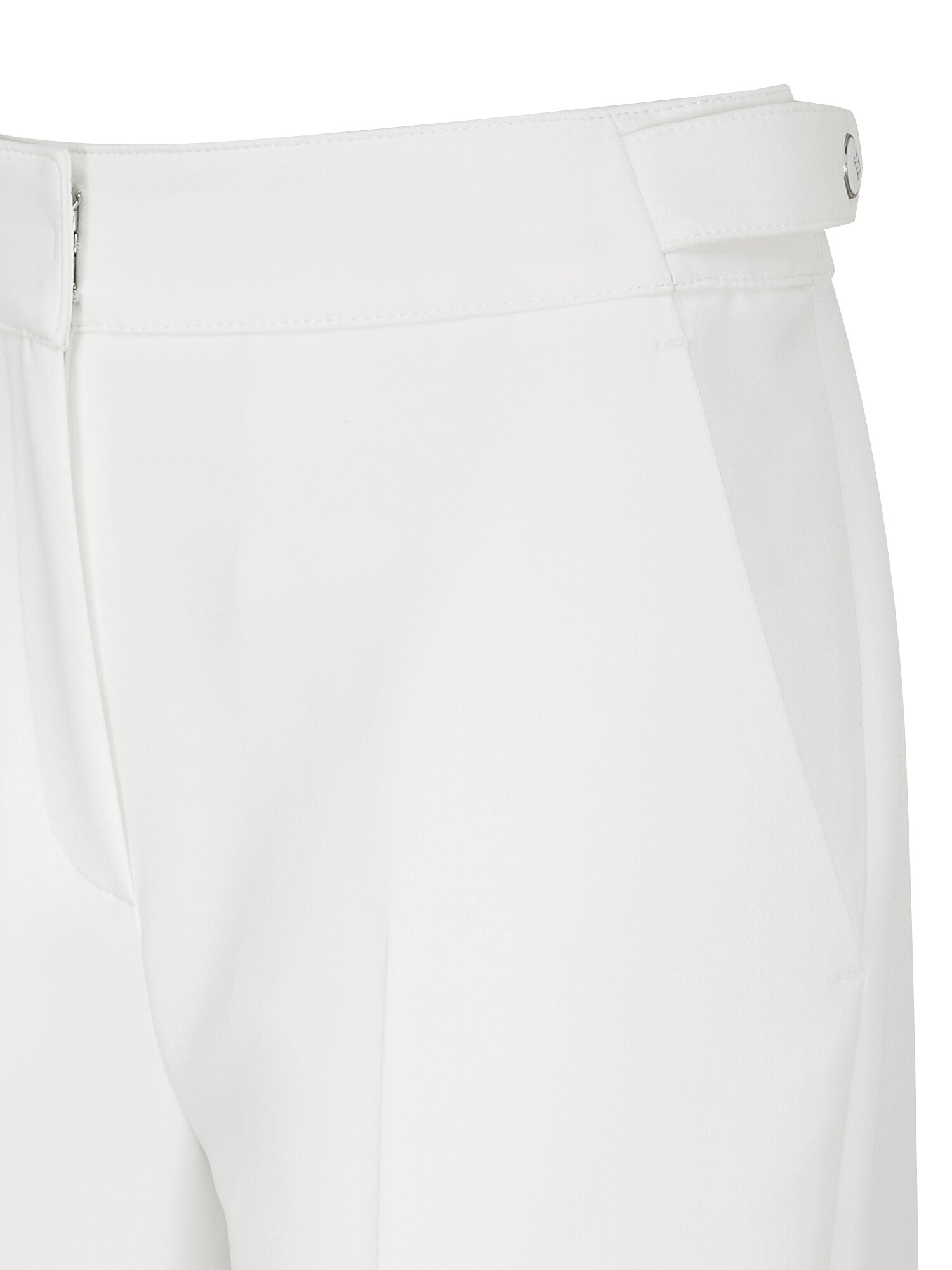 탭 장식 백 밴딩 부츠컷 팬츠 (WHITE)