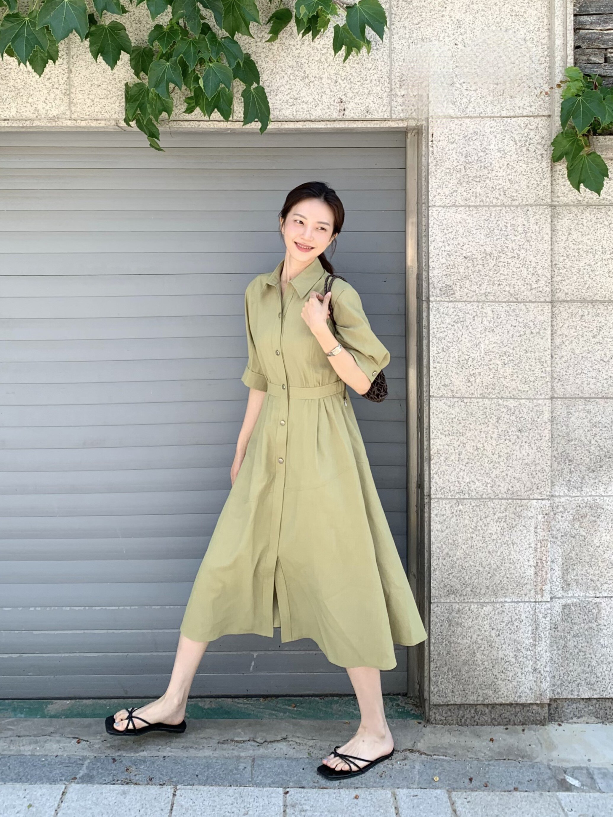 돌먼 백 밴딩 플레어 셔츠 원피스 (OLIVE)