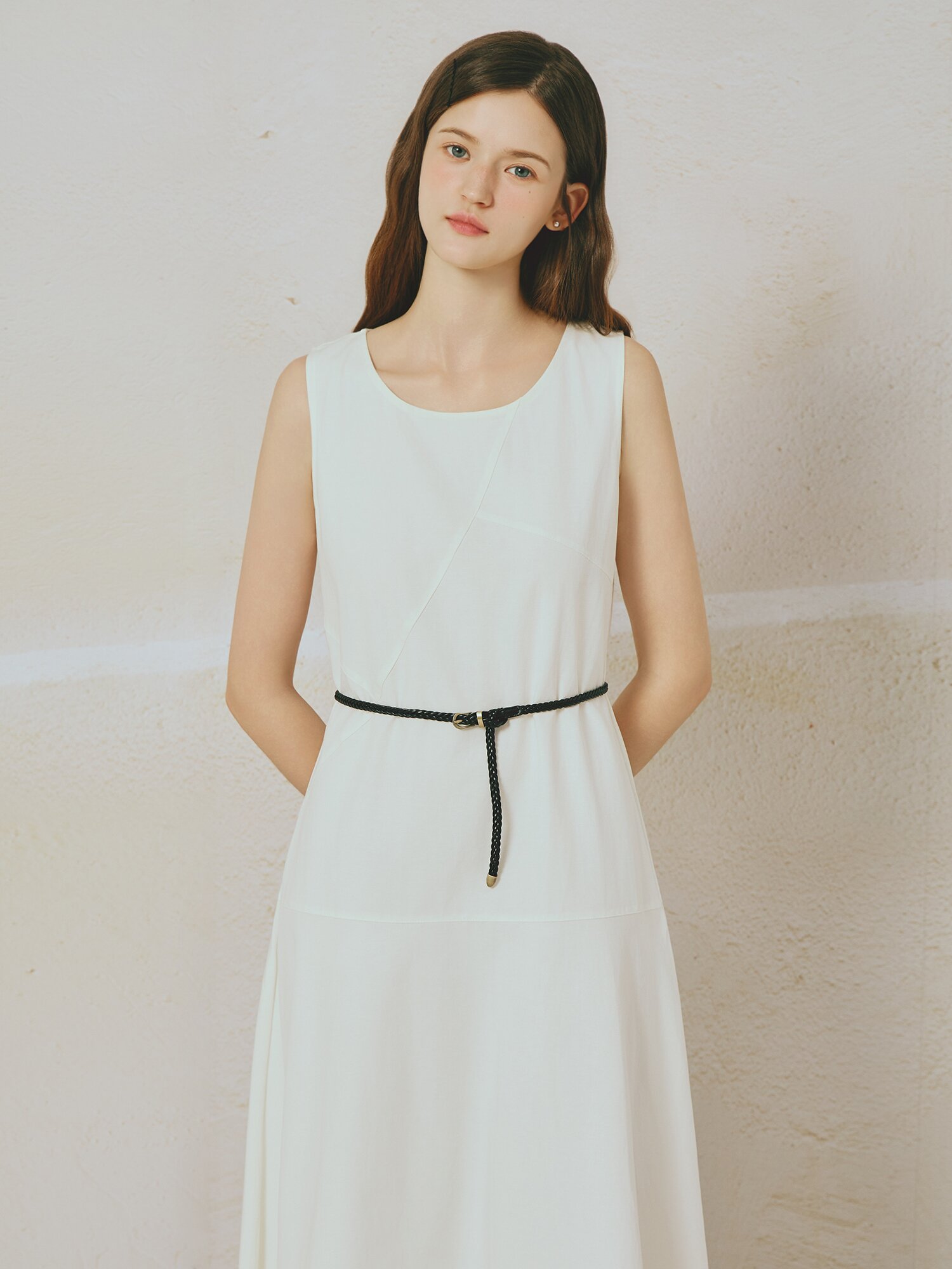 벨티드 코팅 슬리브리스 원피스 (WHITE)