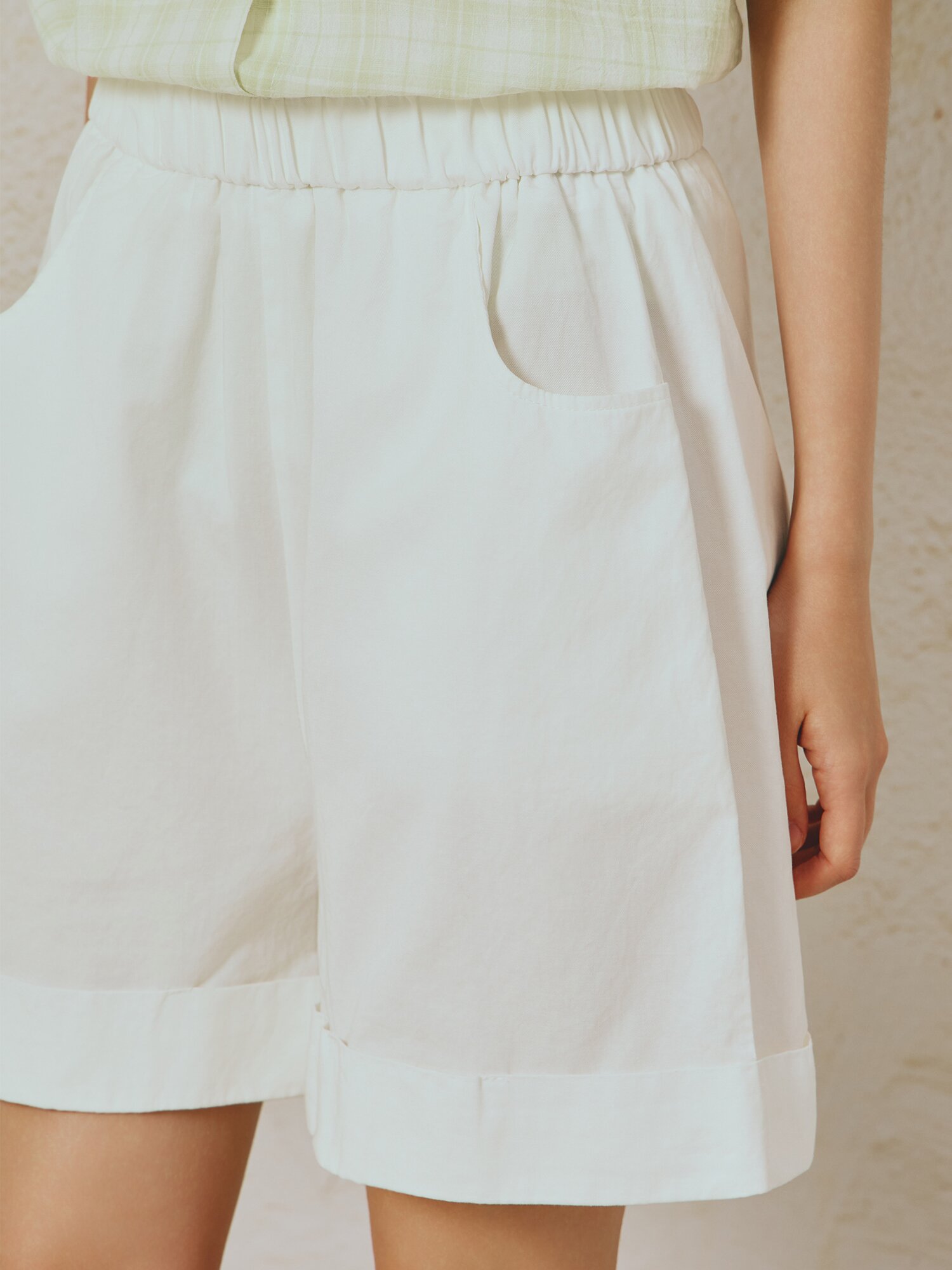 밴딩 롤업 와이드핏 숏 팬츠 (WHITE)