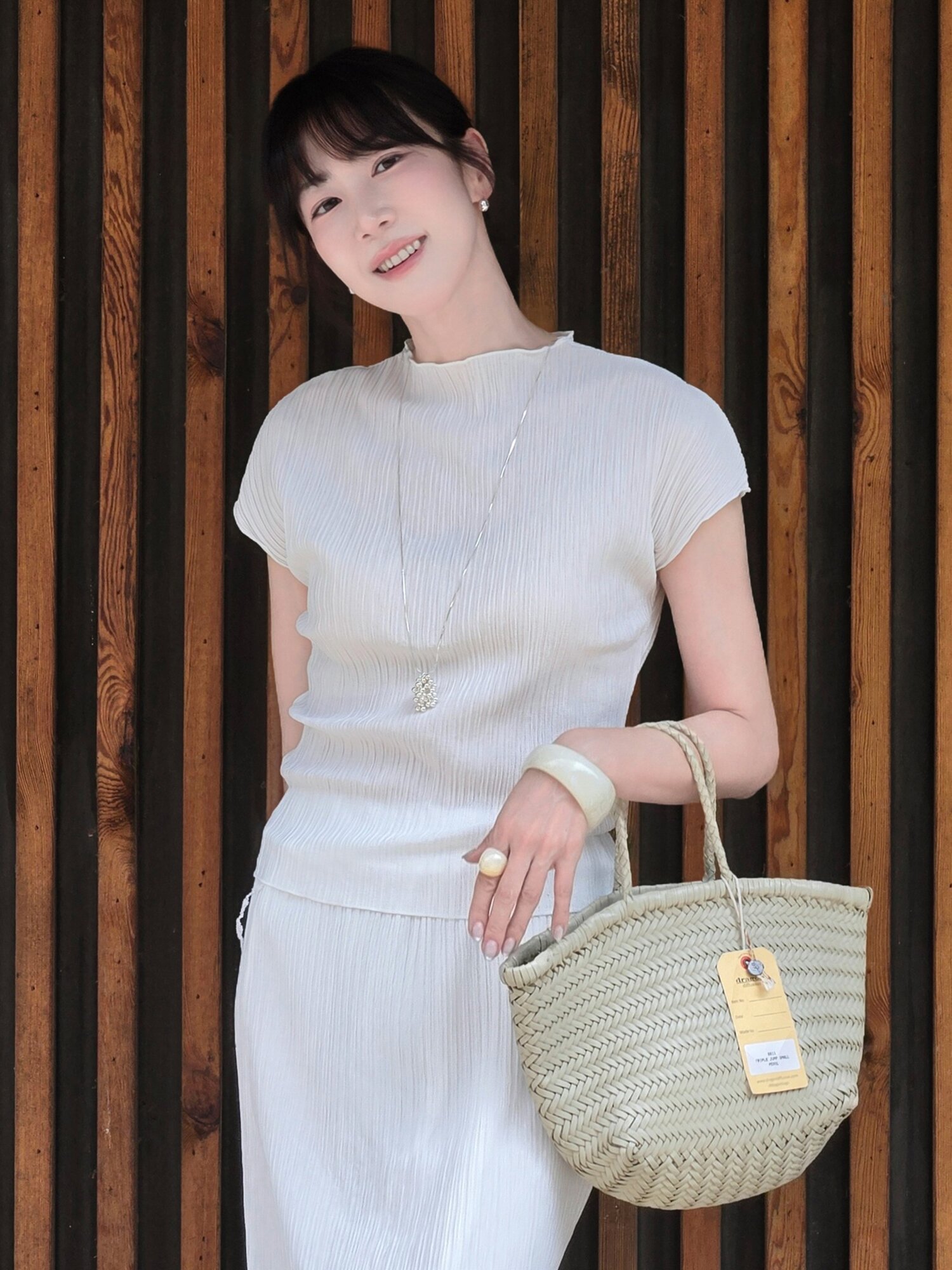 플리츠 모크넥 티셔츠 - 화이트 / Pleated Mock Neck T-shirt - White