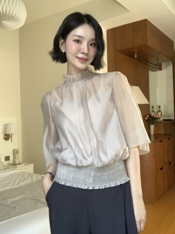 벨 슬리브 프릴넥 블라우스 