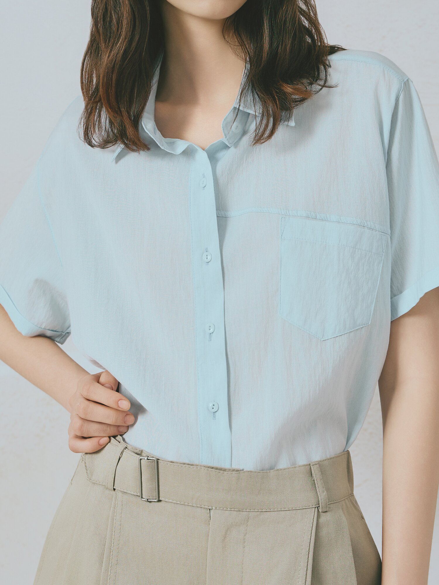 크링클 포켓 셔츠 칼라 블라우스 (LIGHT BLUE)