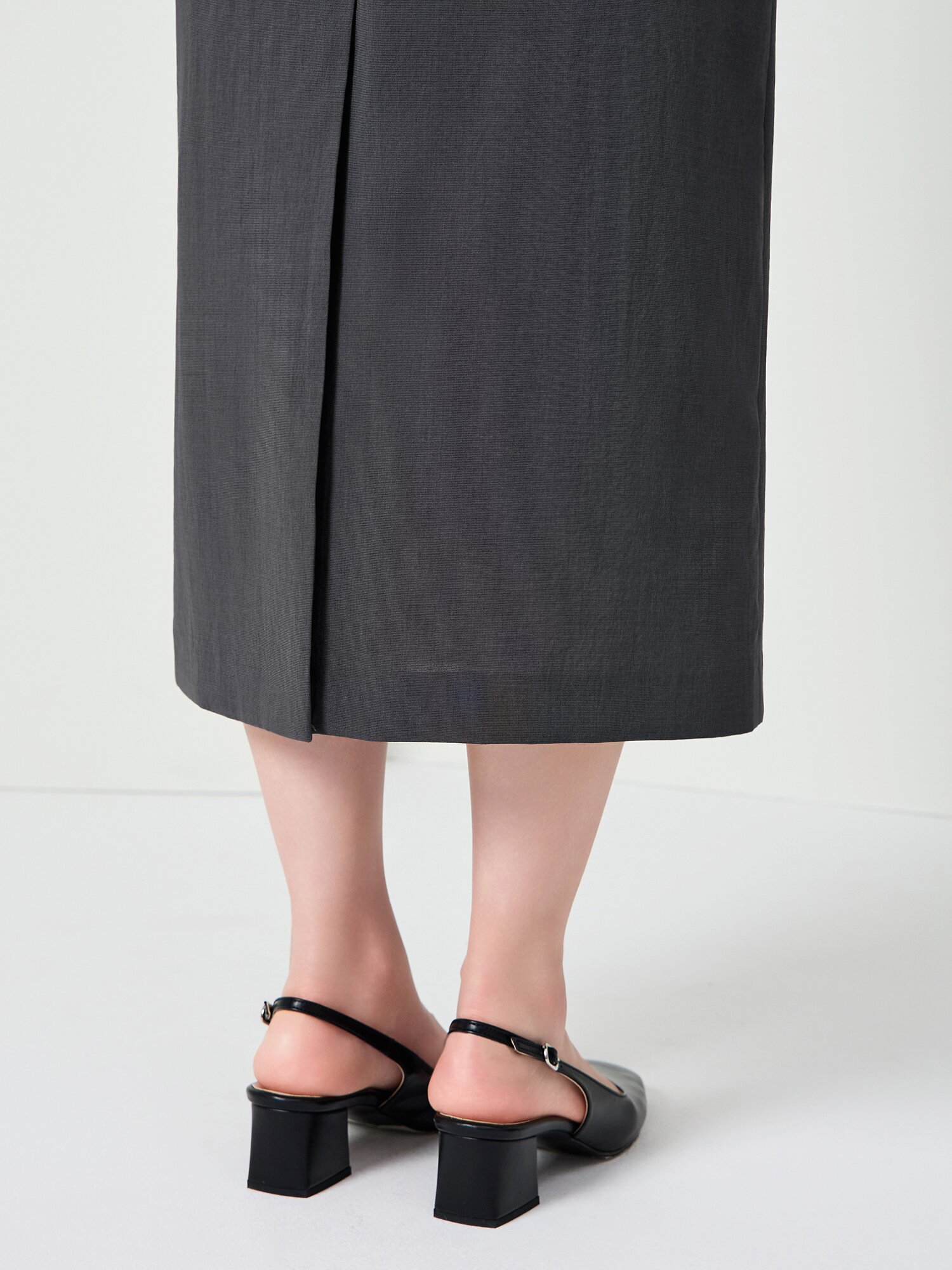 백 슬릿 H라인 롱 스커트 (DARK GREY)