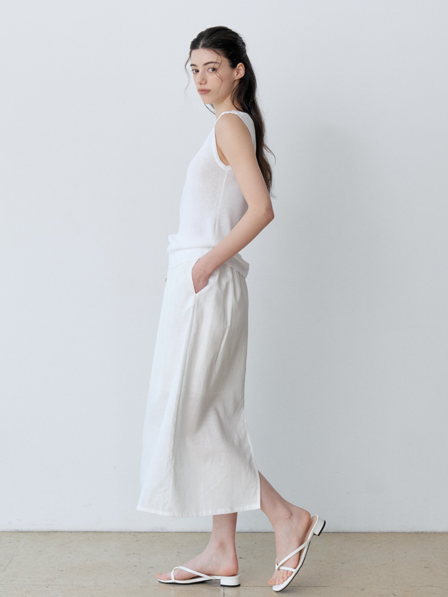 LINEN BLEND BACK SLIT LONG SKIRT (IV)