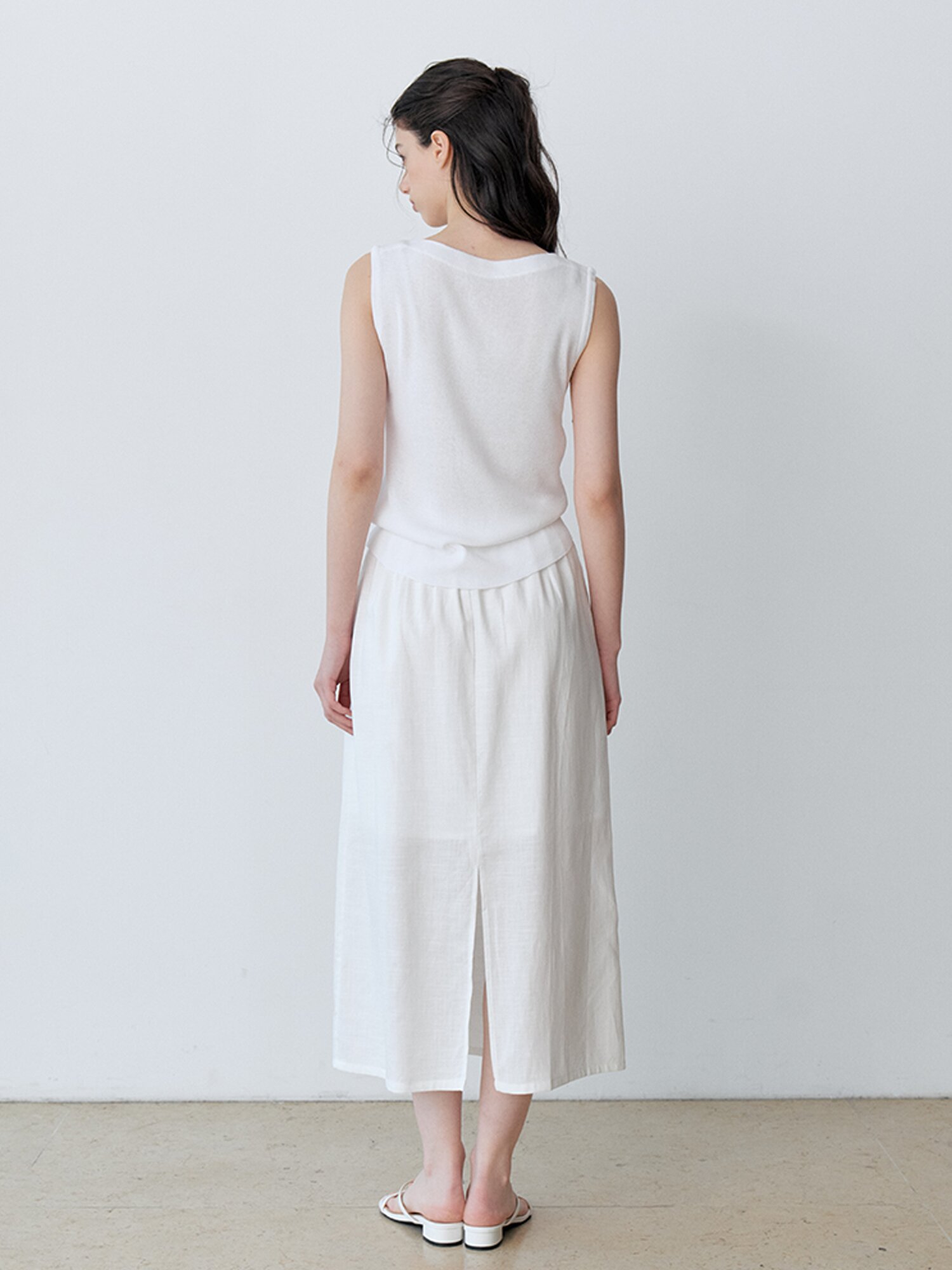 LINEN BLEND BACK SLIT LONG SKIRT (IV)