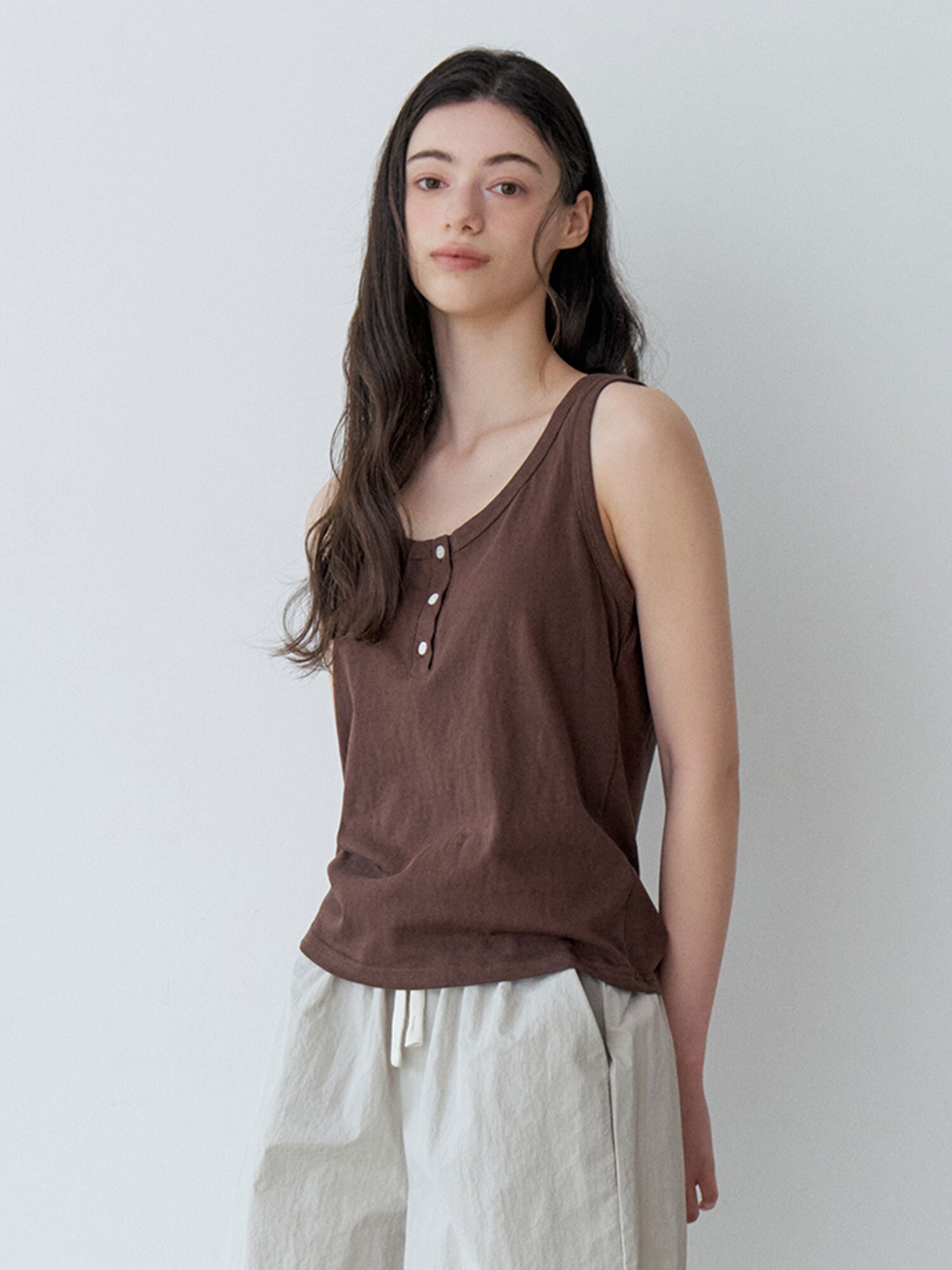 DRY HENLEY SLEEVELESS TEE (BR)