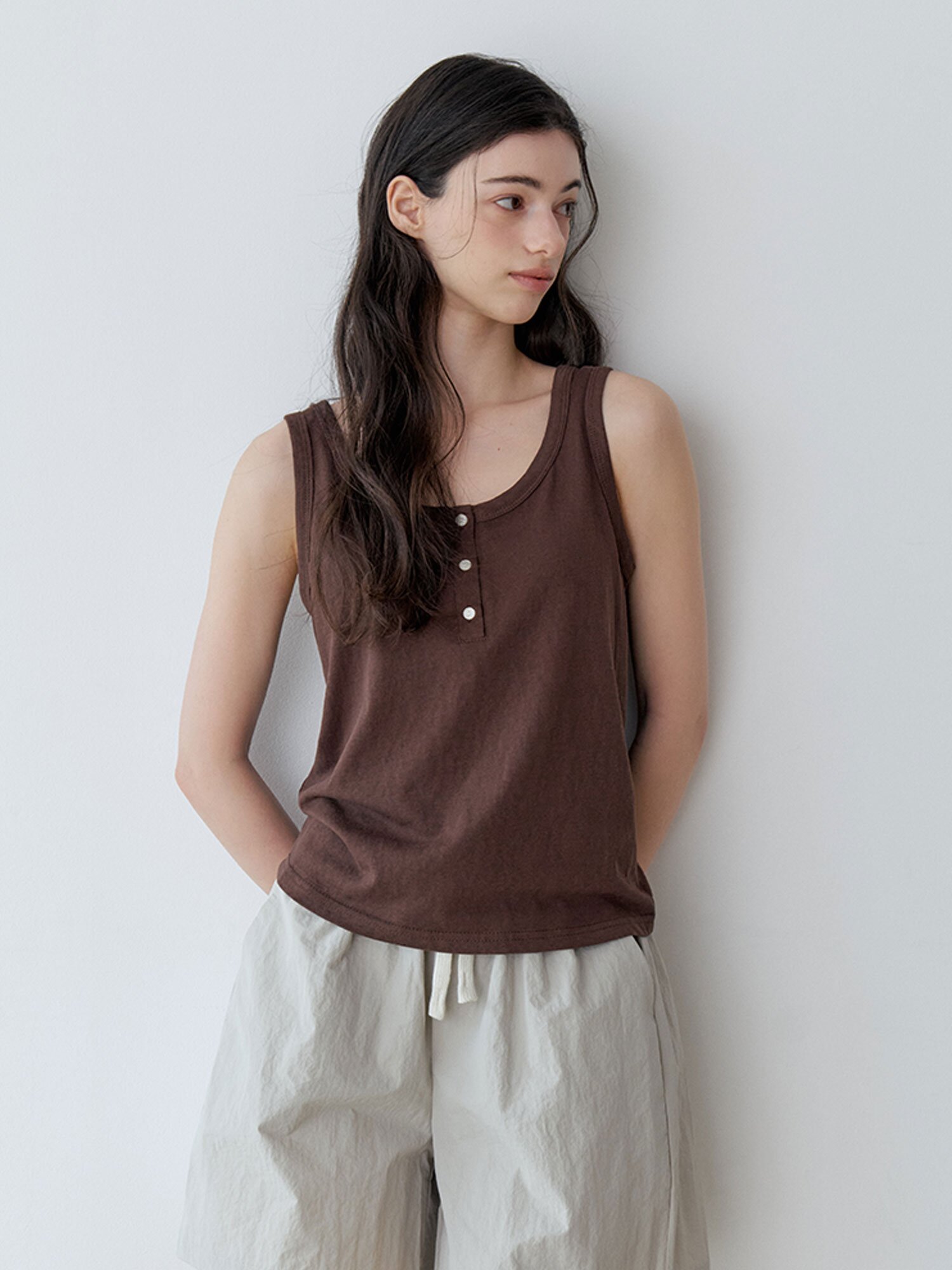 DRY HENLEY SLEEVELESS TEE (BR)