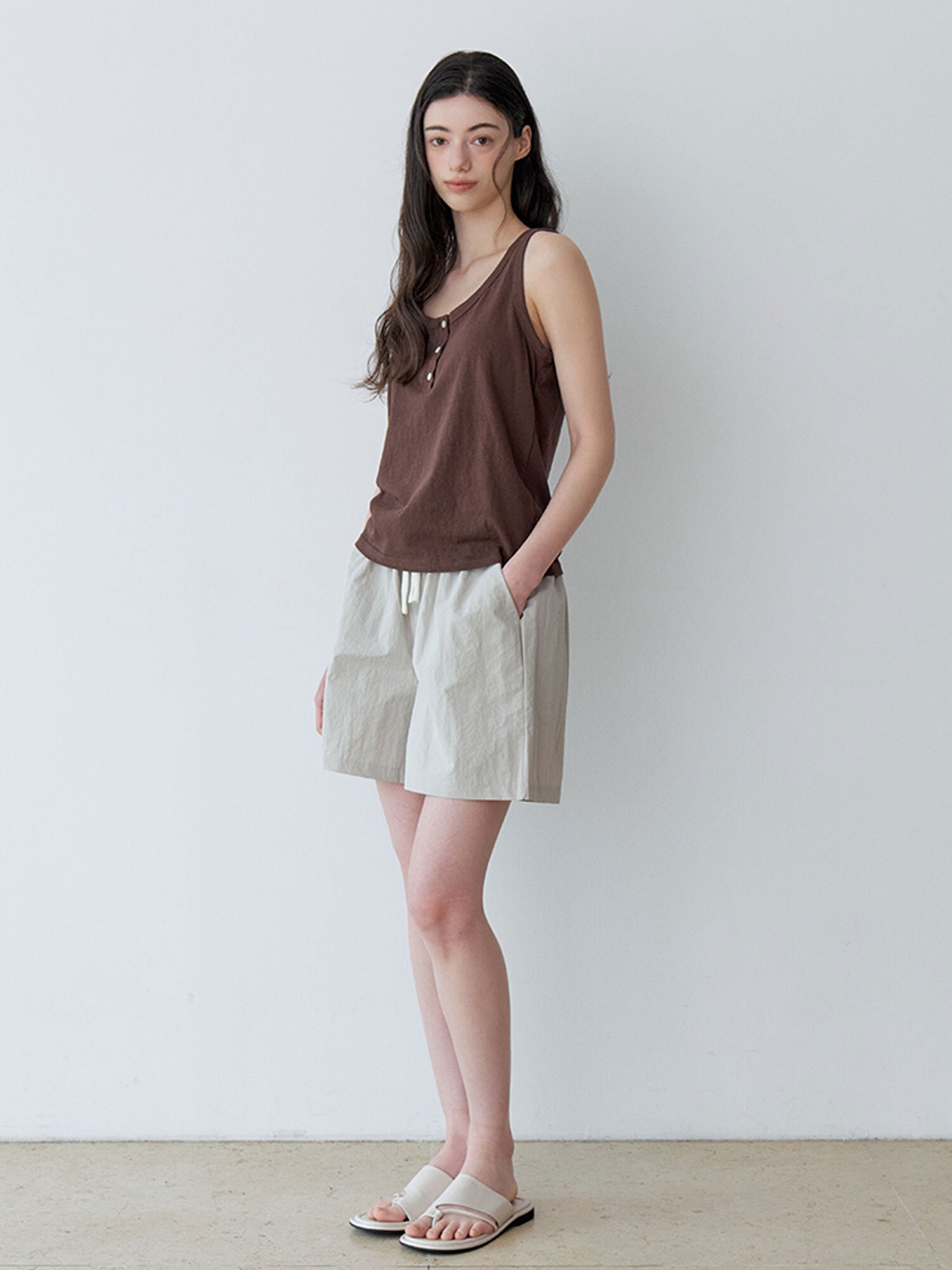 DRY HENLEY SLEEVELESS TEE (BR)