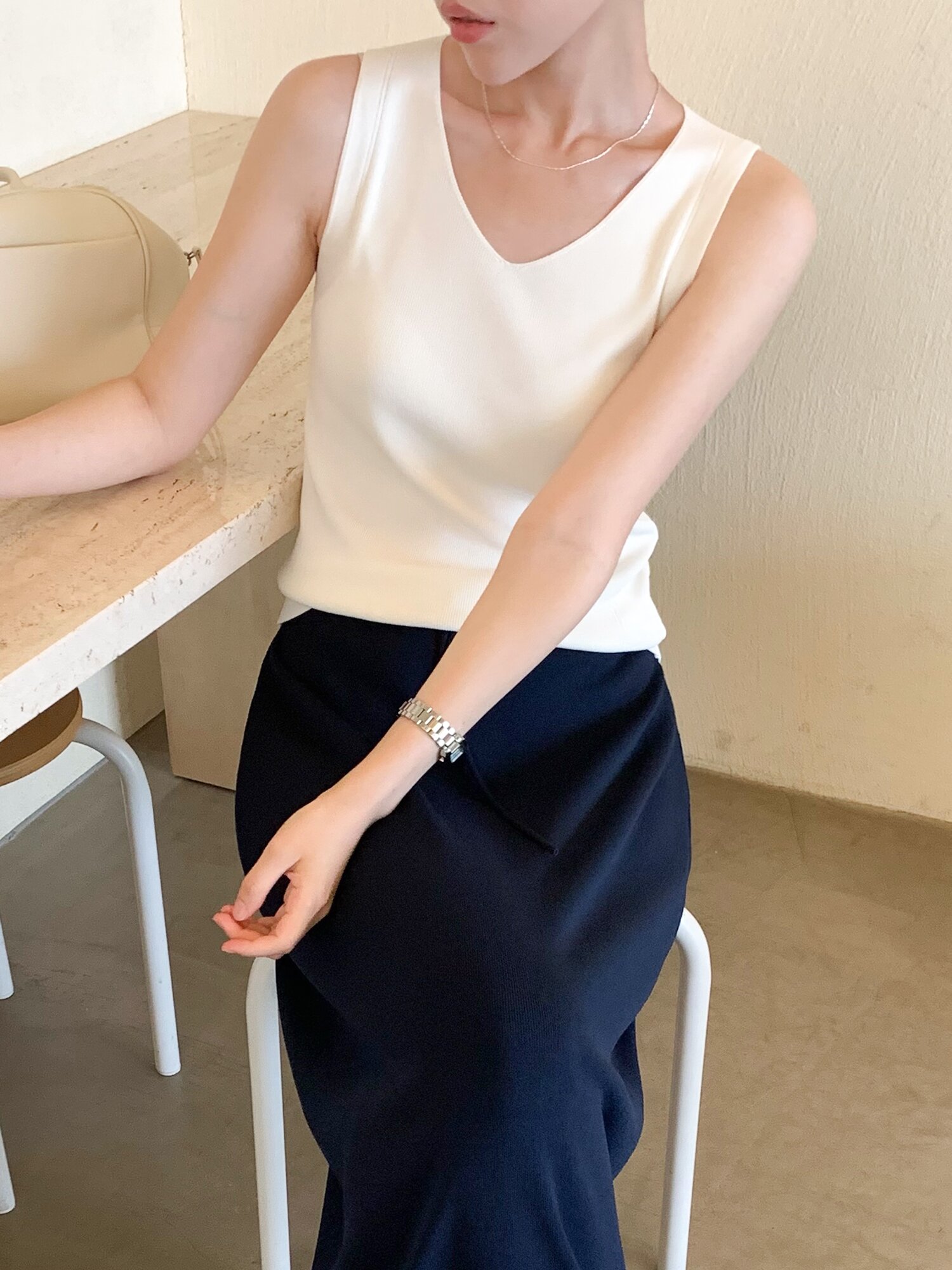 [쿨터치 기본템] COOL STRETCH V SLEEVELESS KNIT (4COLOR)