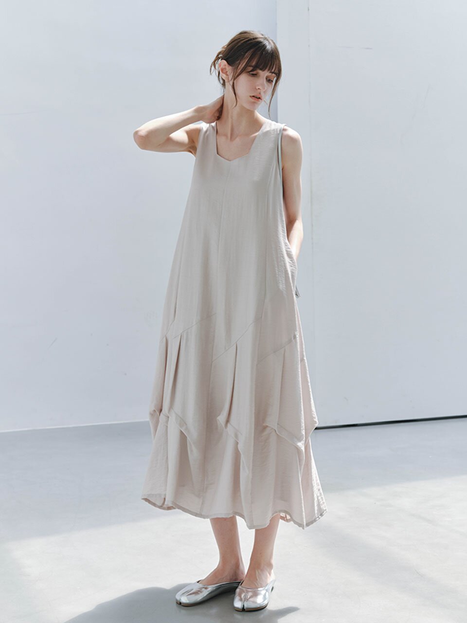 TG_Volume draped sleeveless dress_2color