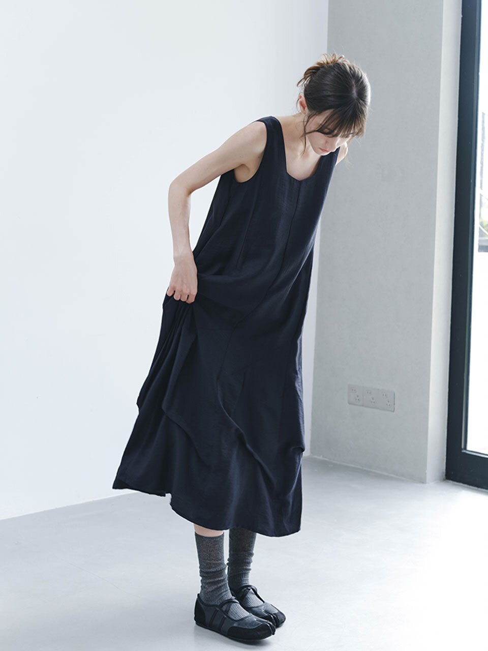 TG_Volume draped sleeveless dress_2color