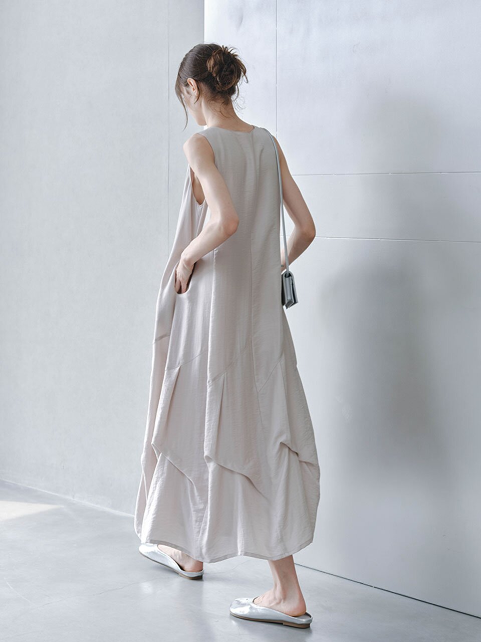 TG_Volume draped sleeveless dress_2color