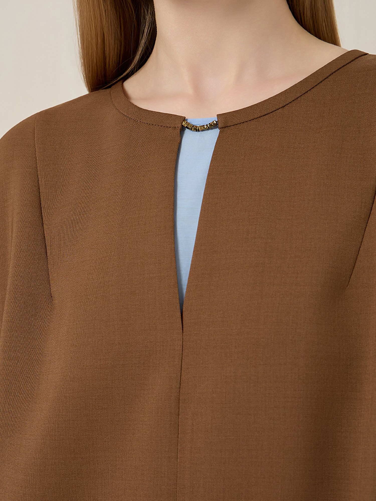 넥 슬릿 포인트 롱 원피스 (LIGHT BROWN)