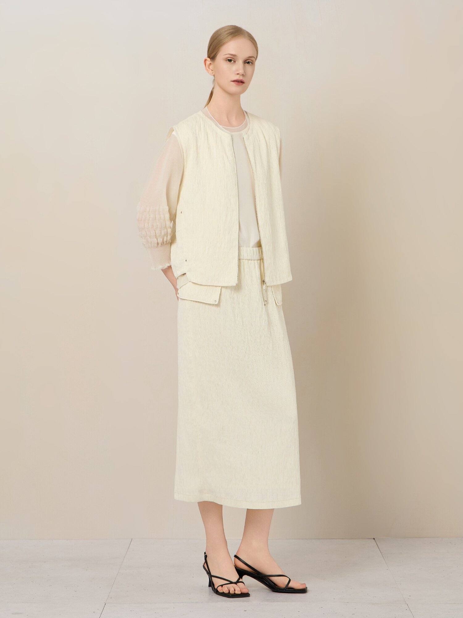 크링클 라운드넥 집업 베스트 (IVORY)